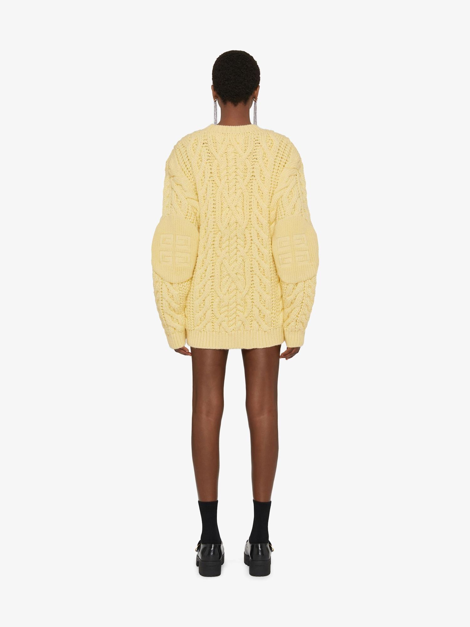 Oversized sweater in cable-knit Product Image