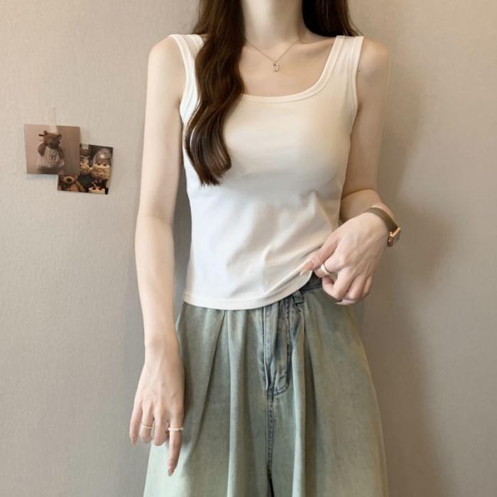 Scoop-Neck Plain Tank Top Product Image
