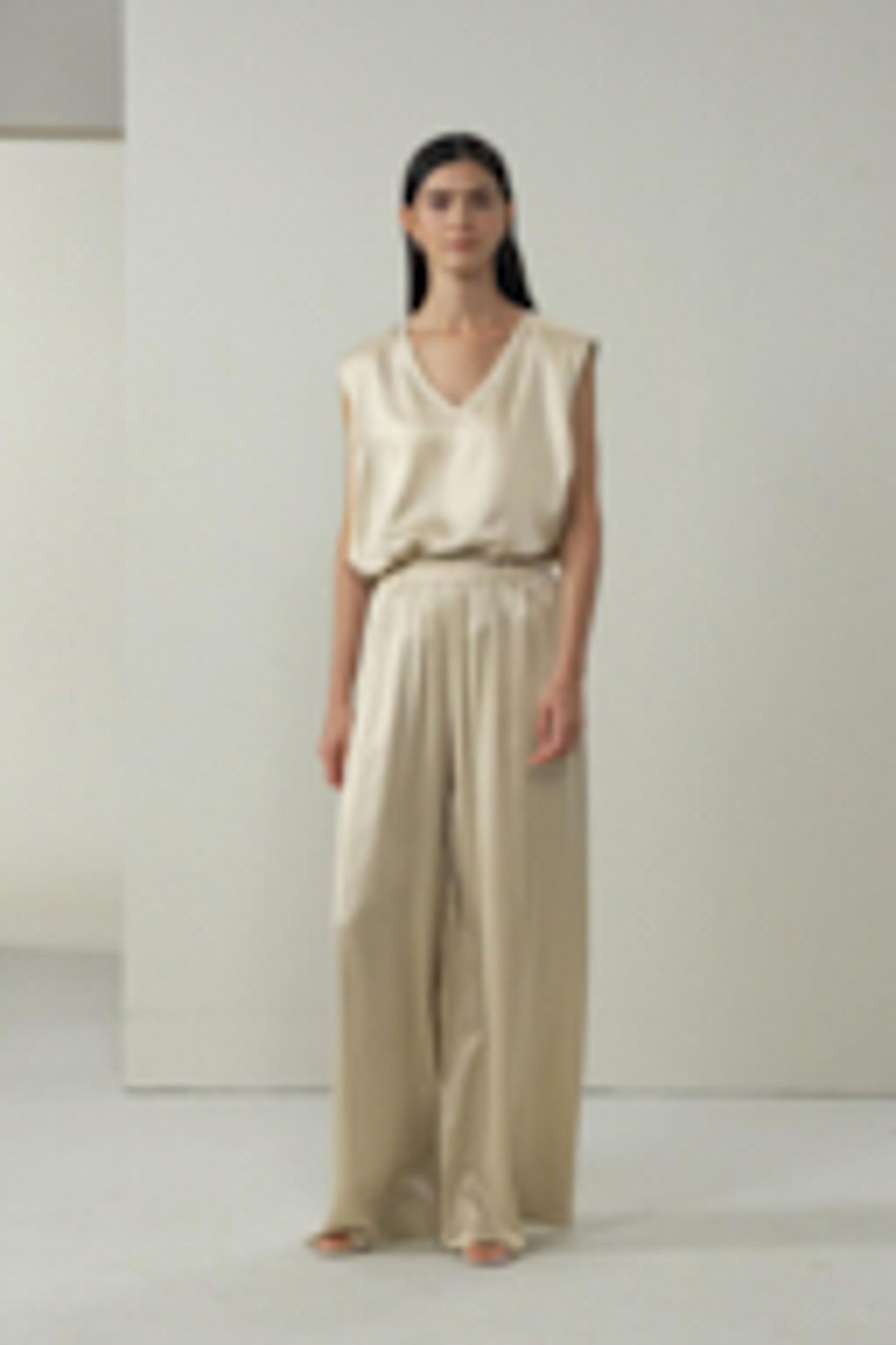LILYSILK x Melissa Murrell Silk Suede Sleeveless V Neck Top Product Image