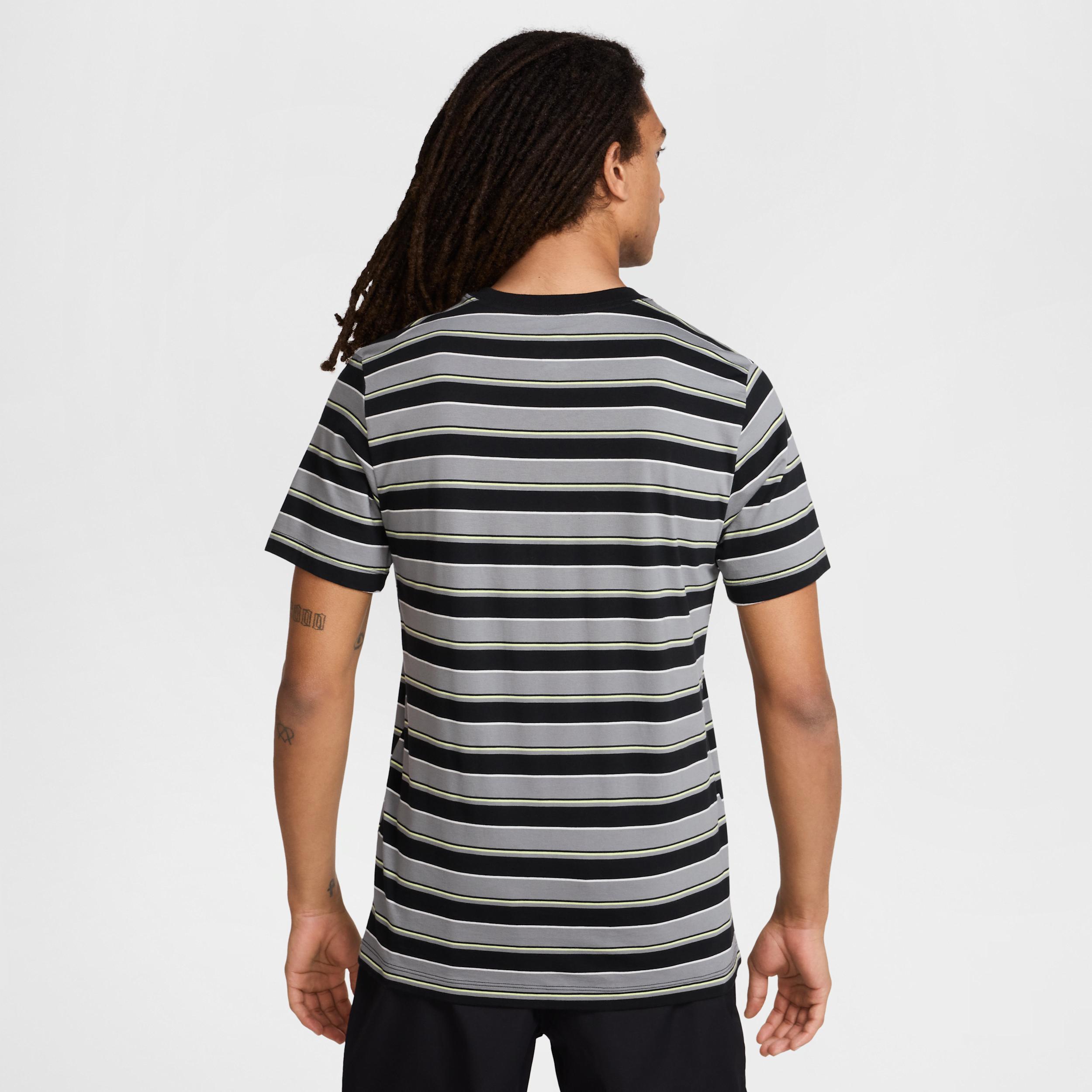 Nike Club Men's T-Shirt Product Image