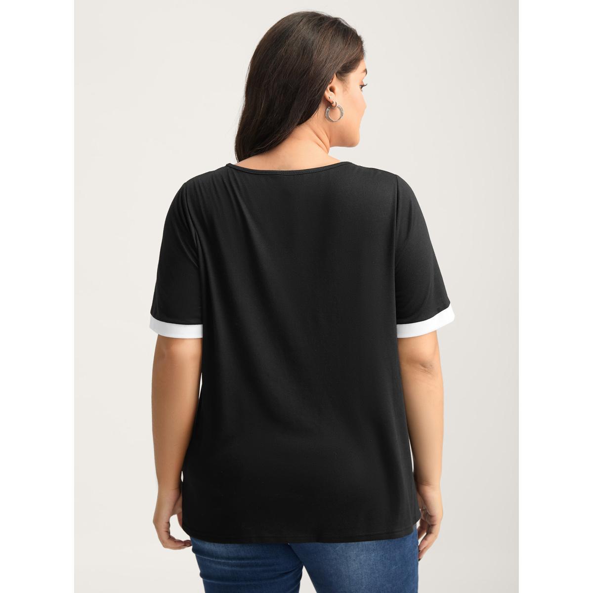 Plus Size Stretchy Floral Lace Color Contrast T-Shirt Black Women Woven ribbon&lace trim V-neck Everyday-Elegant T-shirts BloomChic 26/4X Product Image