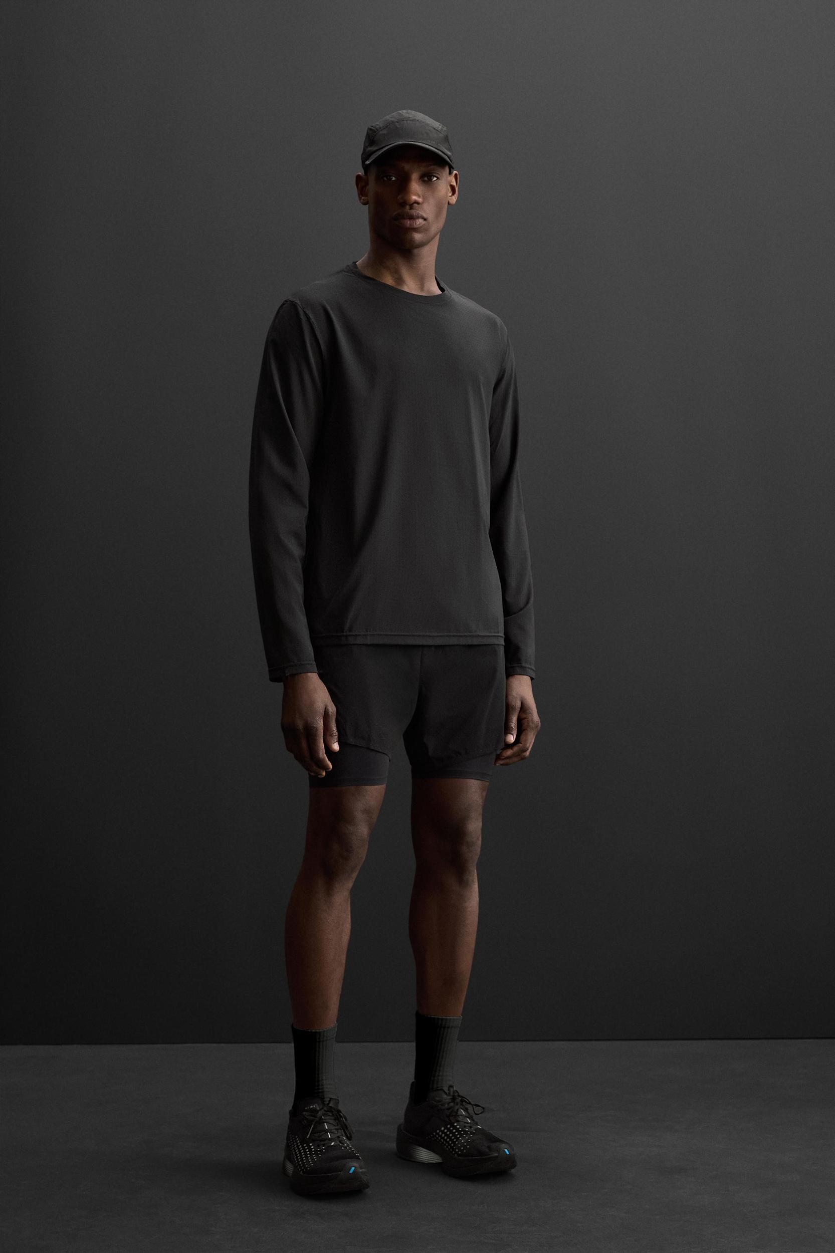 LONG SLEEVE PERFORATED T-SHIRT Product Image