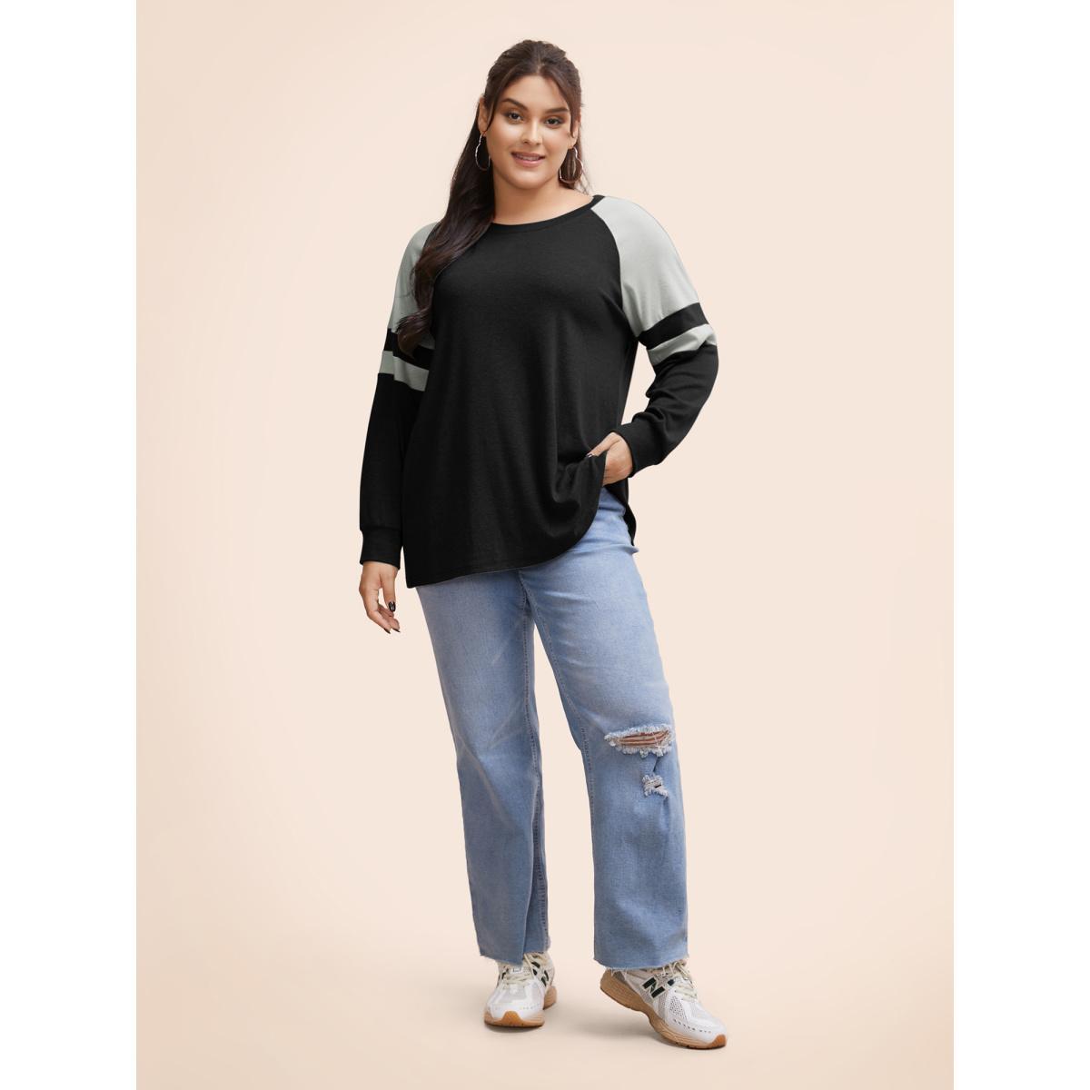 Plus Size Colorblock Contrast Stitch Raglan Sleeve T-shirt LightGray Women Casual Elastic cuffs Striped Round Neck Dailywear T-shirts BloomChic 30/6X Product Image
