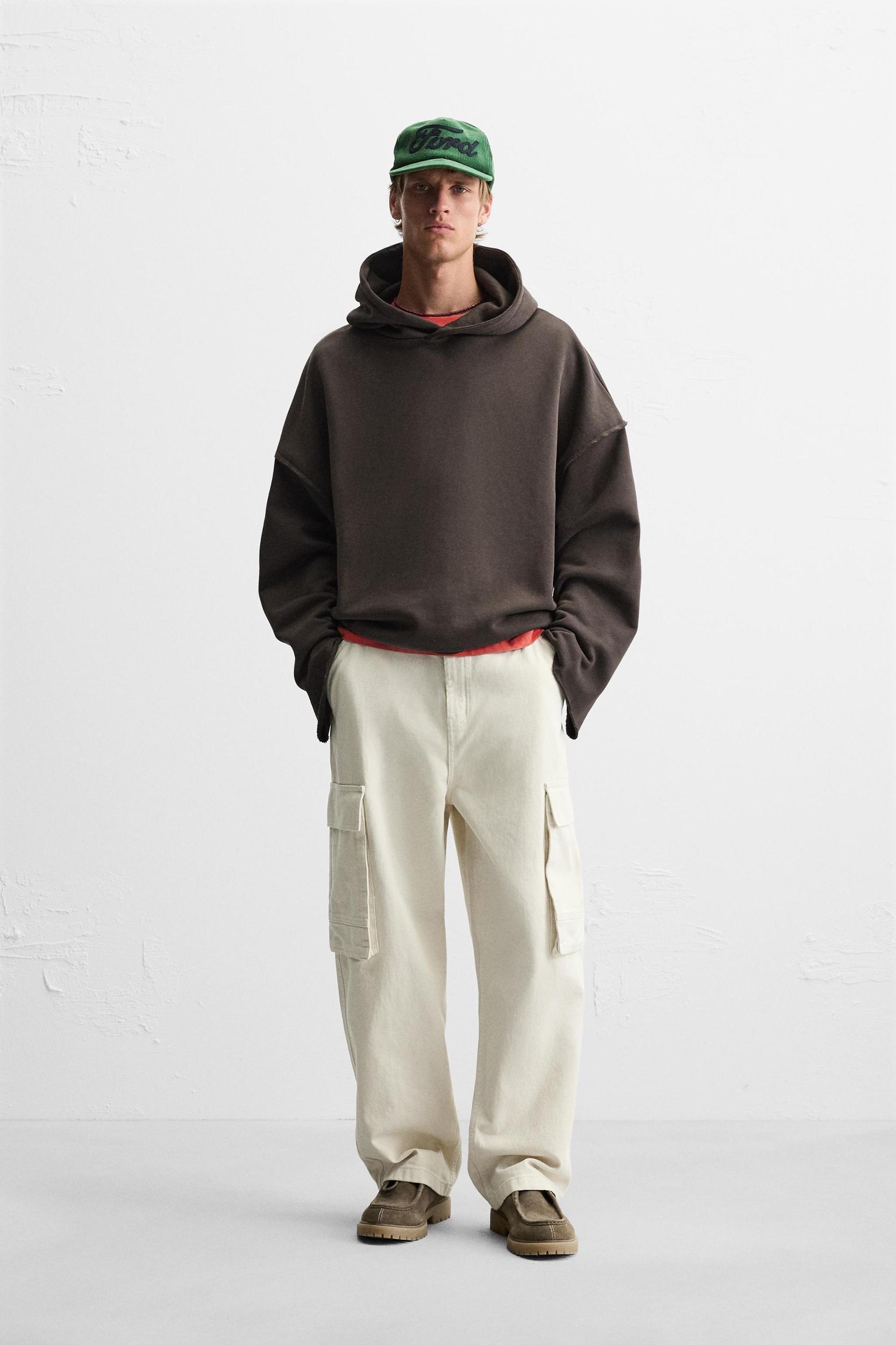 BOXY FIT HOODED SWEATSHIRT Product Image