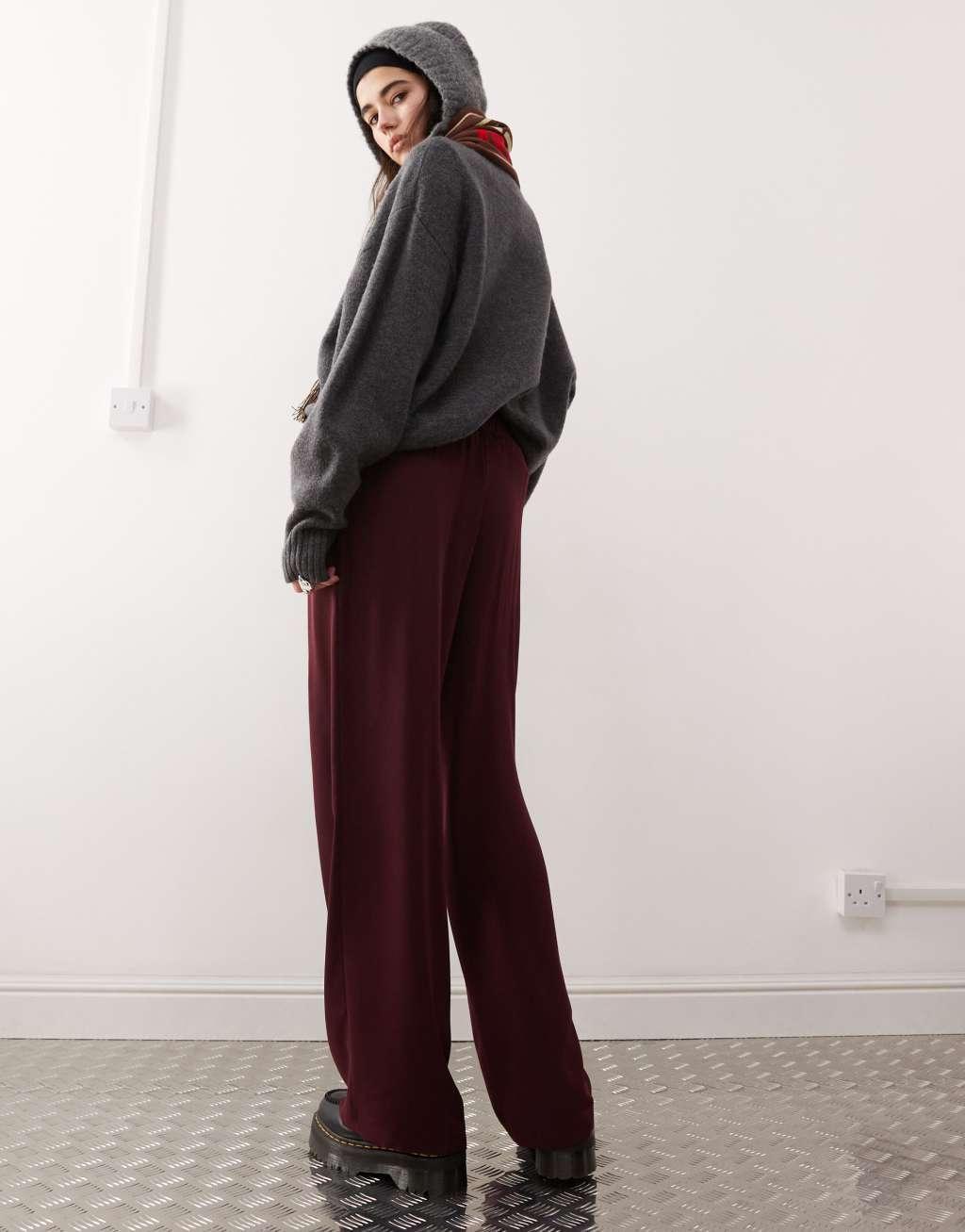 COLLUSION tailored wide leg pants in burgundy Product Image