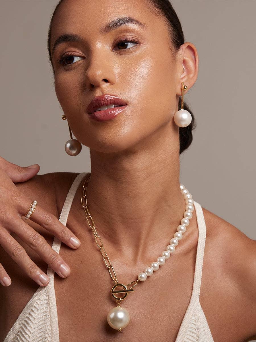 Chain and Pearl Pendant Necklace Product Image