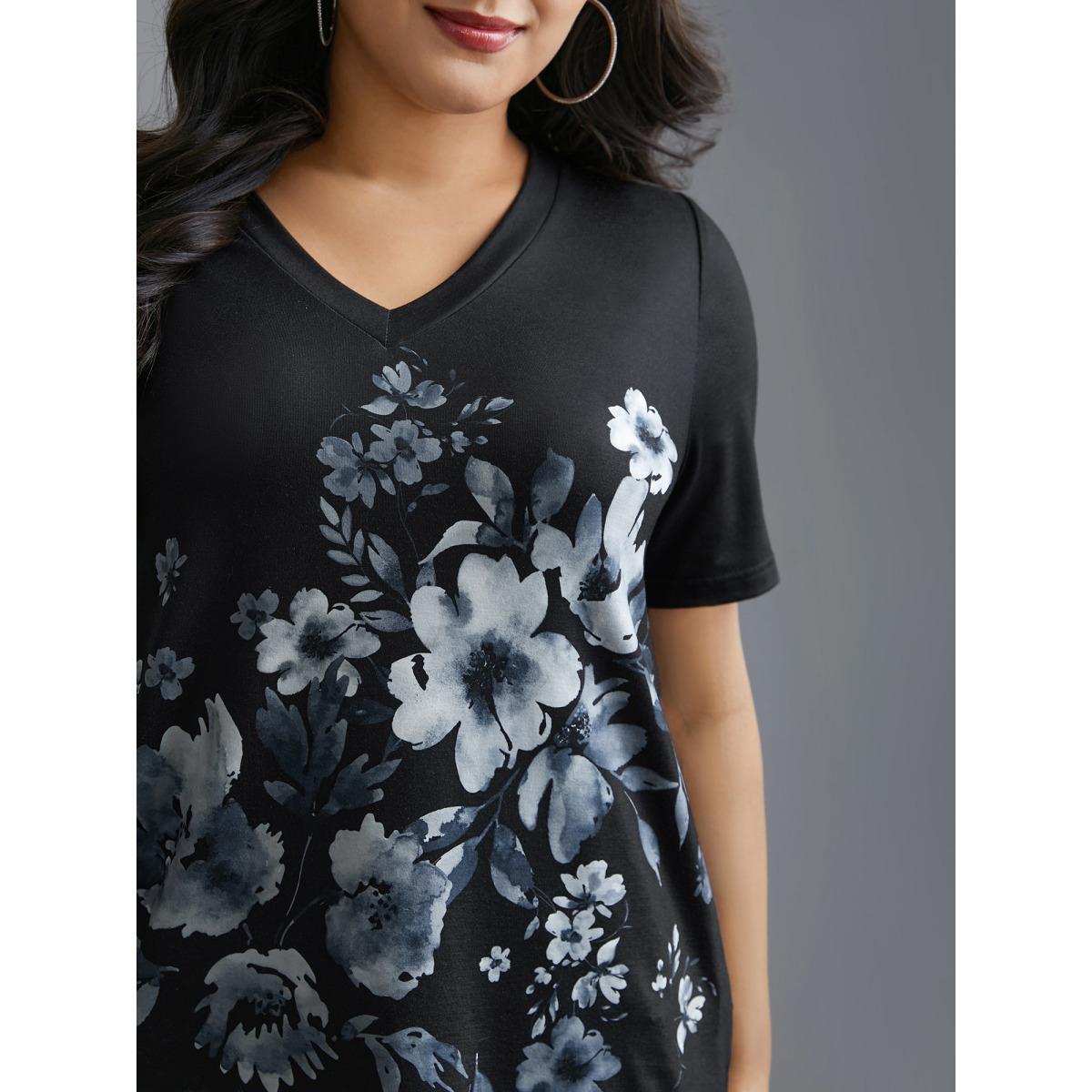 Plus Size V-Neck Floral Print Fitted T-Shirt Black Women Casual Non Natural Flowers V-neck Everyday T-shirts BloomChic 10/M Product Image