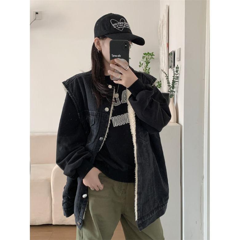Crew Neck Fleece-Lined Button-Up Vest Product Image