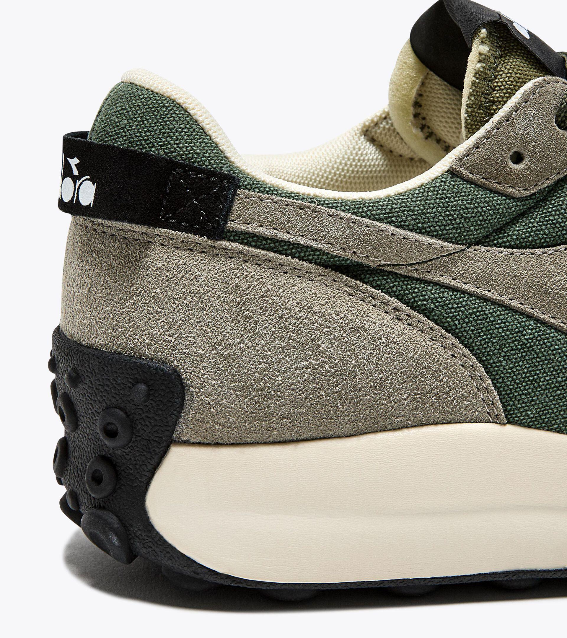 RACE SUEDE SW Product Image