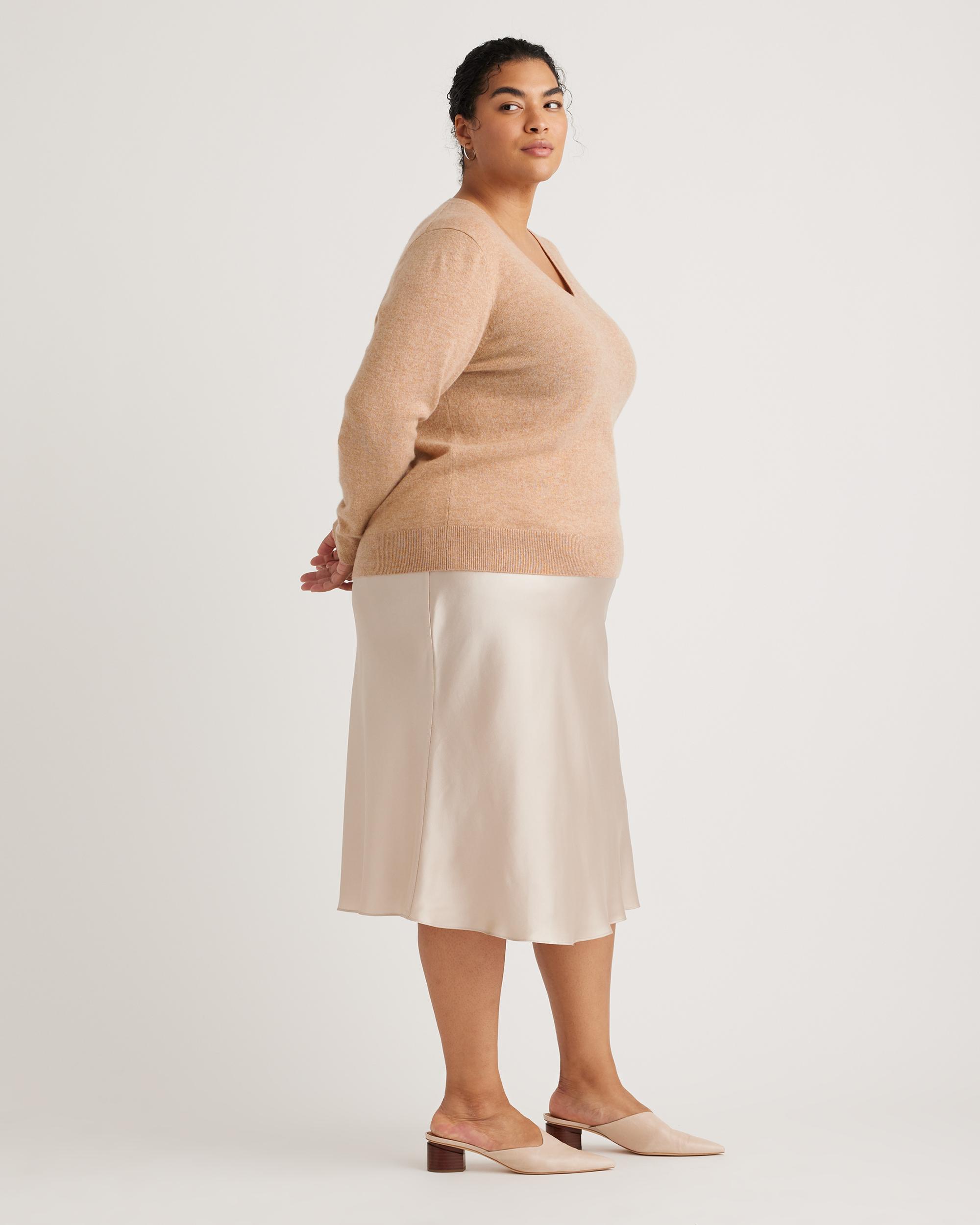 Quince | Women's Mongolian Cashmere V-Neck Sweater Product Image
