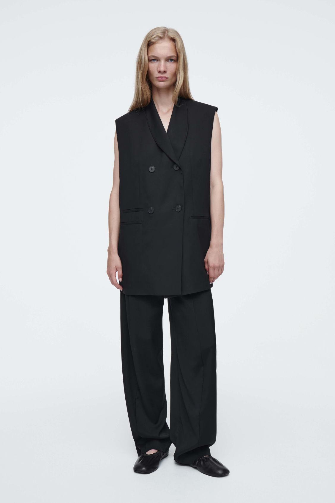 THE ELONGATED SLEEVELESS BLAZER Product Image