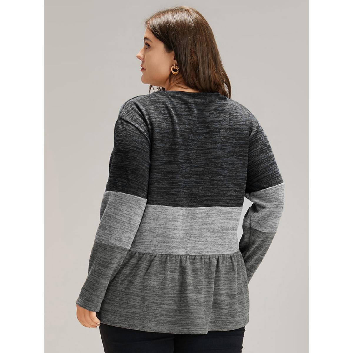 Plus Size Contrast Patchwork Gathered T-shirt Black Women Casual Gathered Plain Round Neck Dailywear T-shirts BloomChic 22-24/3X Product Image