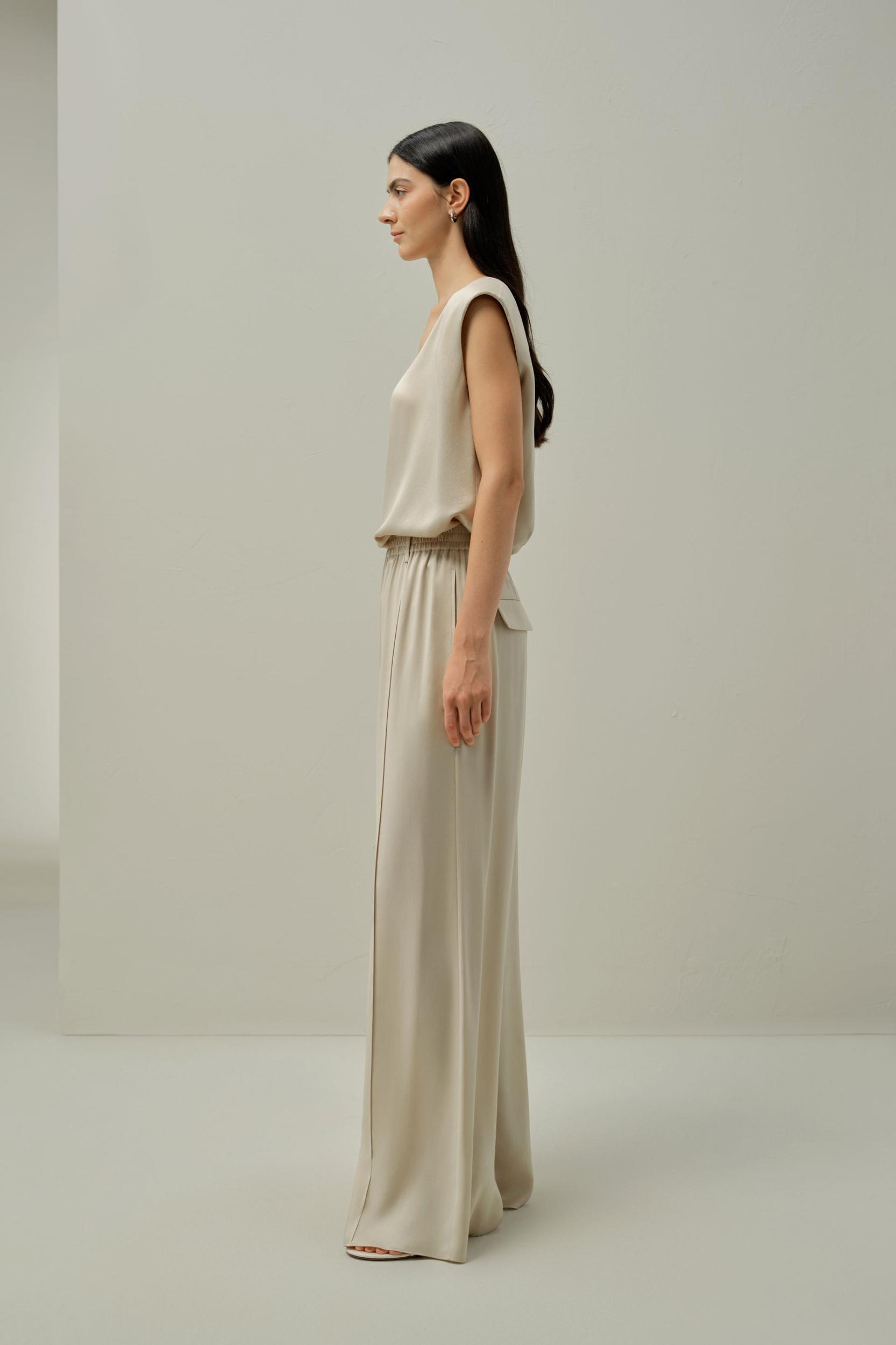 LILYSILK x Melissa Murrell Silk Suede Sleeveless V Neck Top Product Image