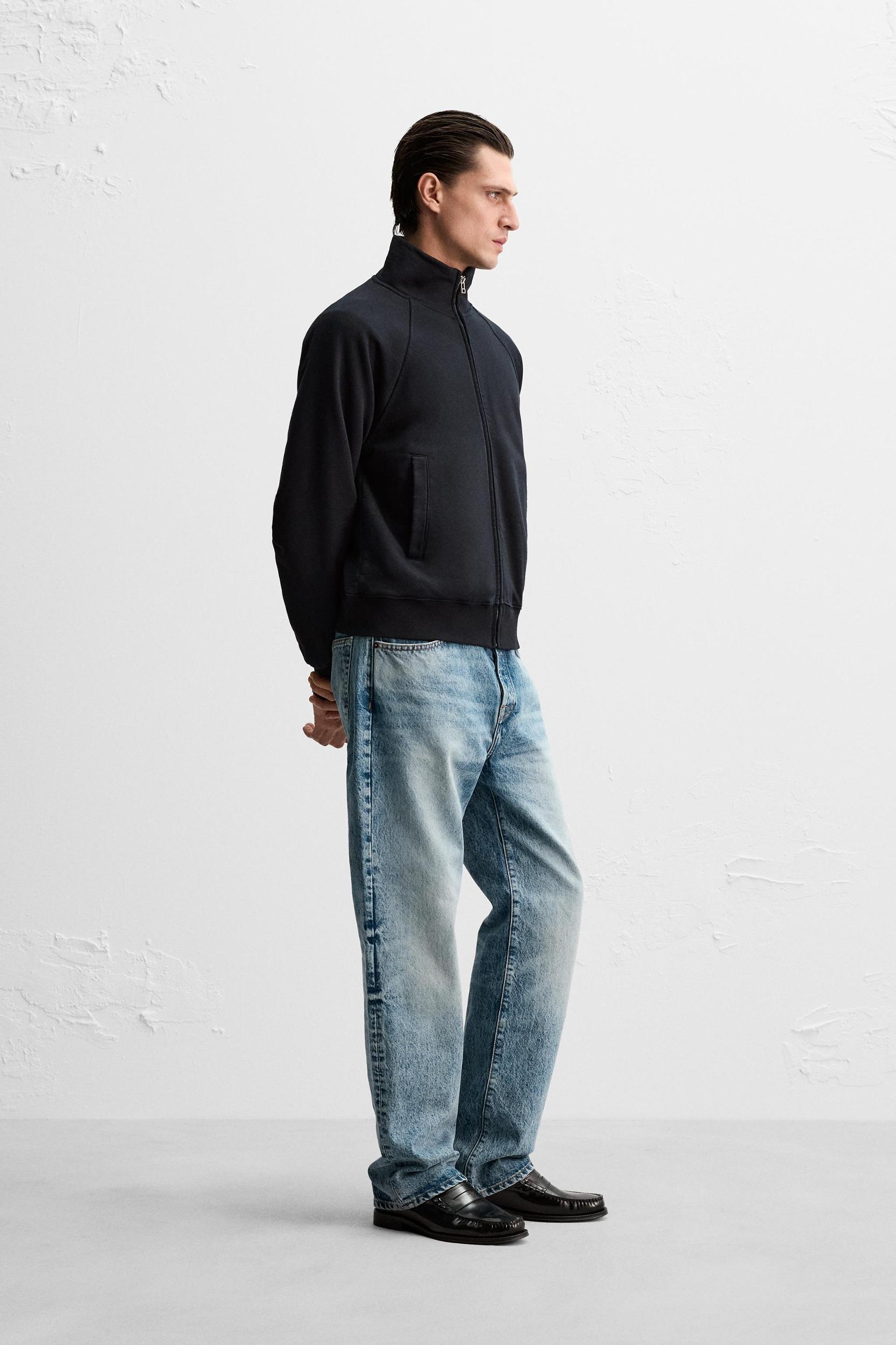 ZIPPERED HEAVY WEIGHT SWEATSHIRT Product Image