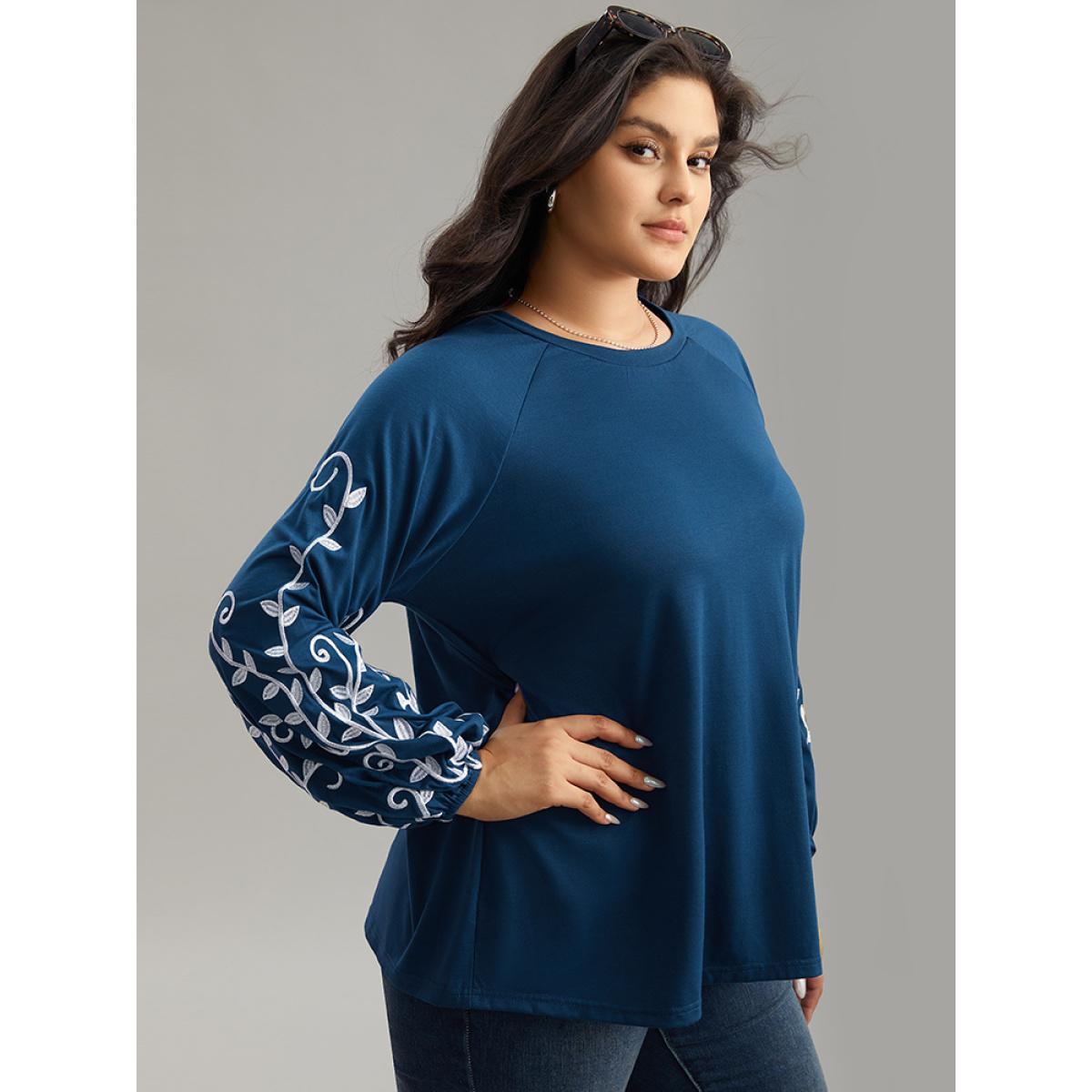 Plus Size Floral Embroidered Contrast Raglan Sleeve T-shirt DarkBlue Women Elegant Elastic cuffs Silhouette Floral Print Round Neck Dailywear T-shirts BloomChic 30/6X Product Image