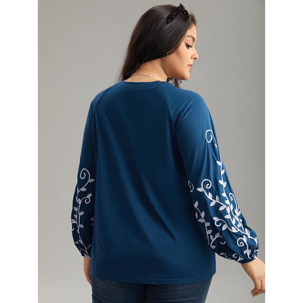 Plus Size Floral Embroidered Contrast Raglan Sleeve T-shirt DarkBlue Women Elegant Elastic cuffs Silhouette Floral Print Round Neck Dailywear T-shirts BloomChic 14-16/1X Product Image