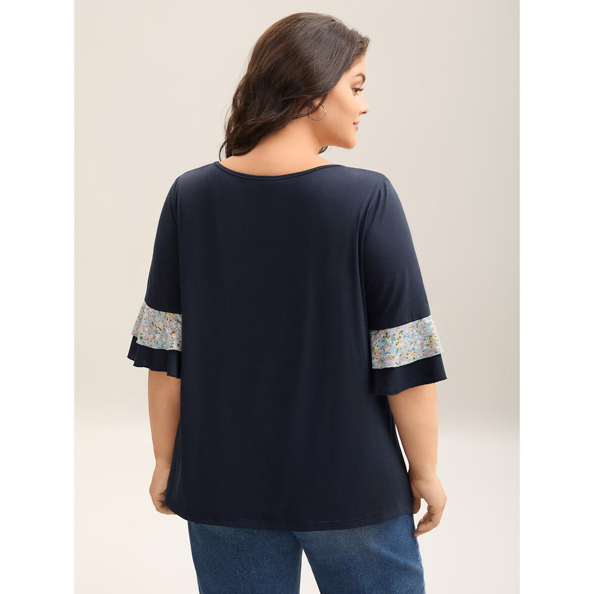 Plus Size Sleeve Spliced V-Neck Fitted T-Shirt Indigo Women Contrast V-neck Everyday-Casual T-shirts BloomChic 22-24/3X Product Image