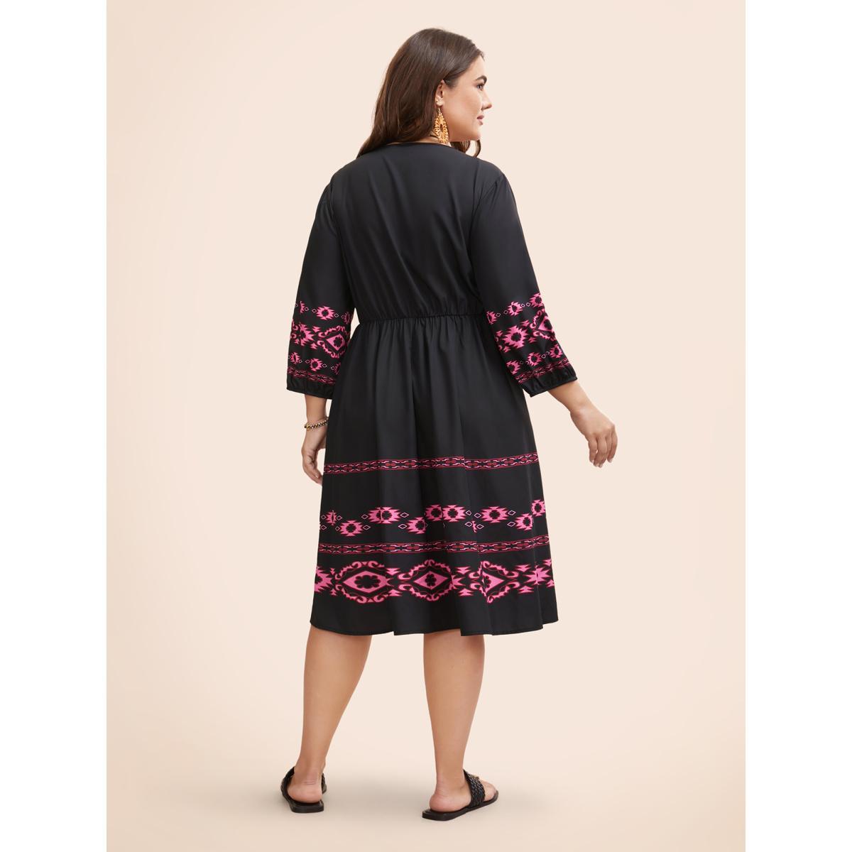 Plus Size V Neck Bandana Print Elastic Waist Dress Black Women Resort Gathered V-neck Elbow-length sleeve Curvy BloomChic 10/M Product Image