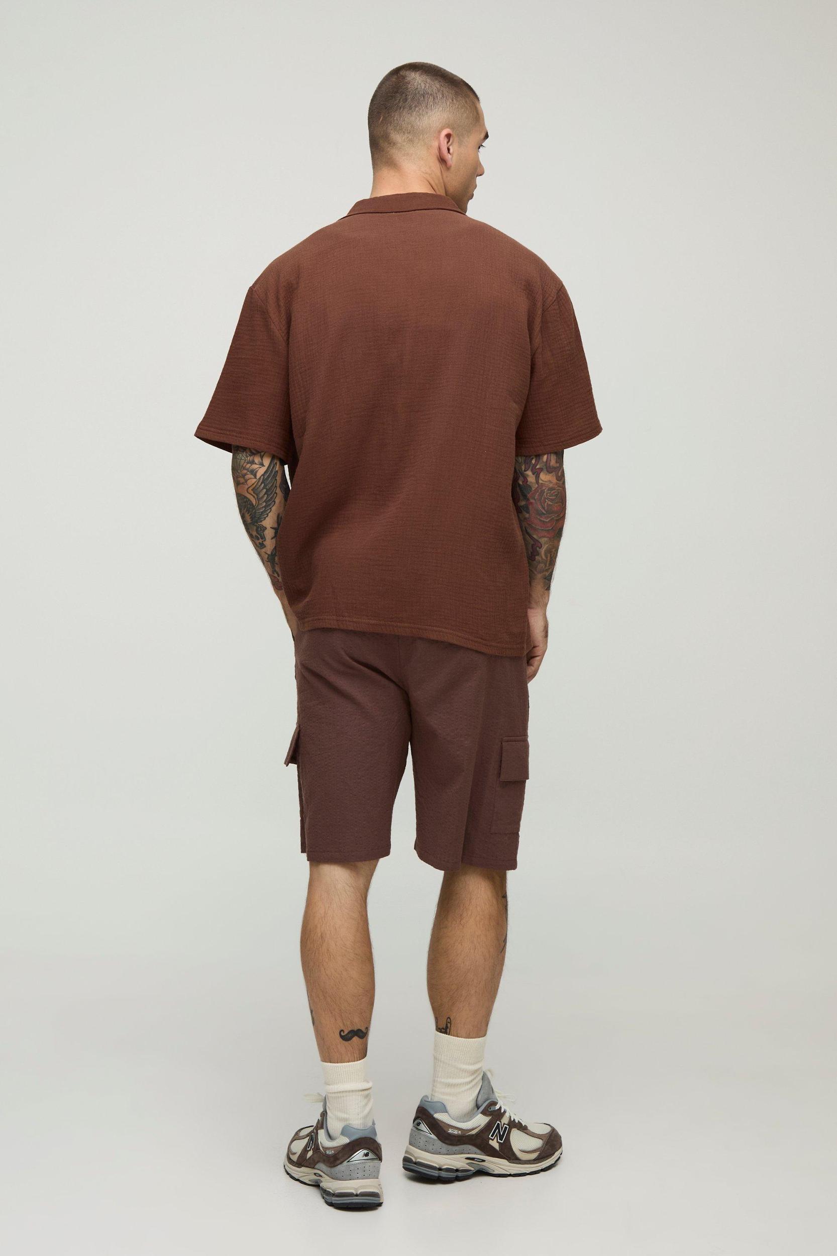 Relaxed Elasticated Waist Seersucker Cargo Short | boohooMAN USA Product Image