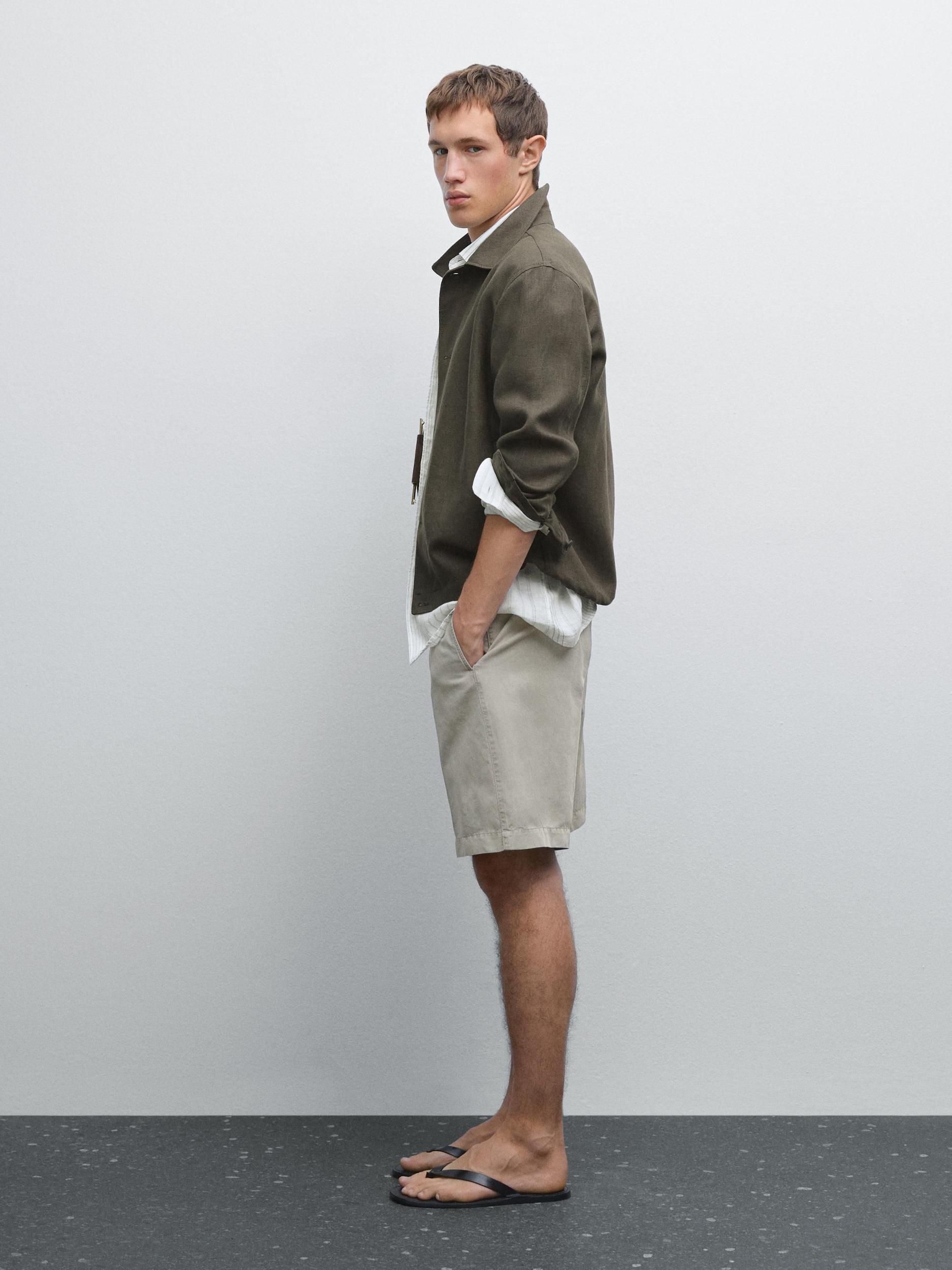 Lightweight linen blend Bermuda shorts Product Image
