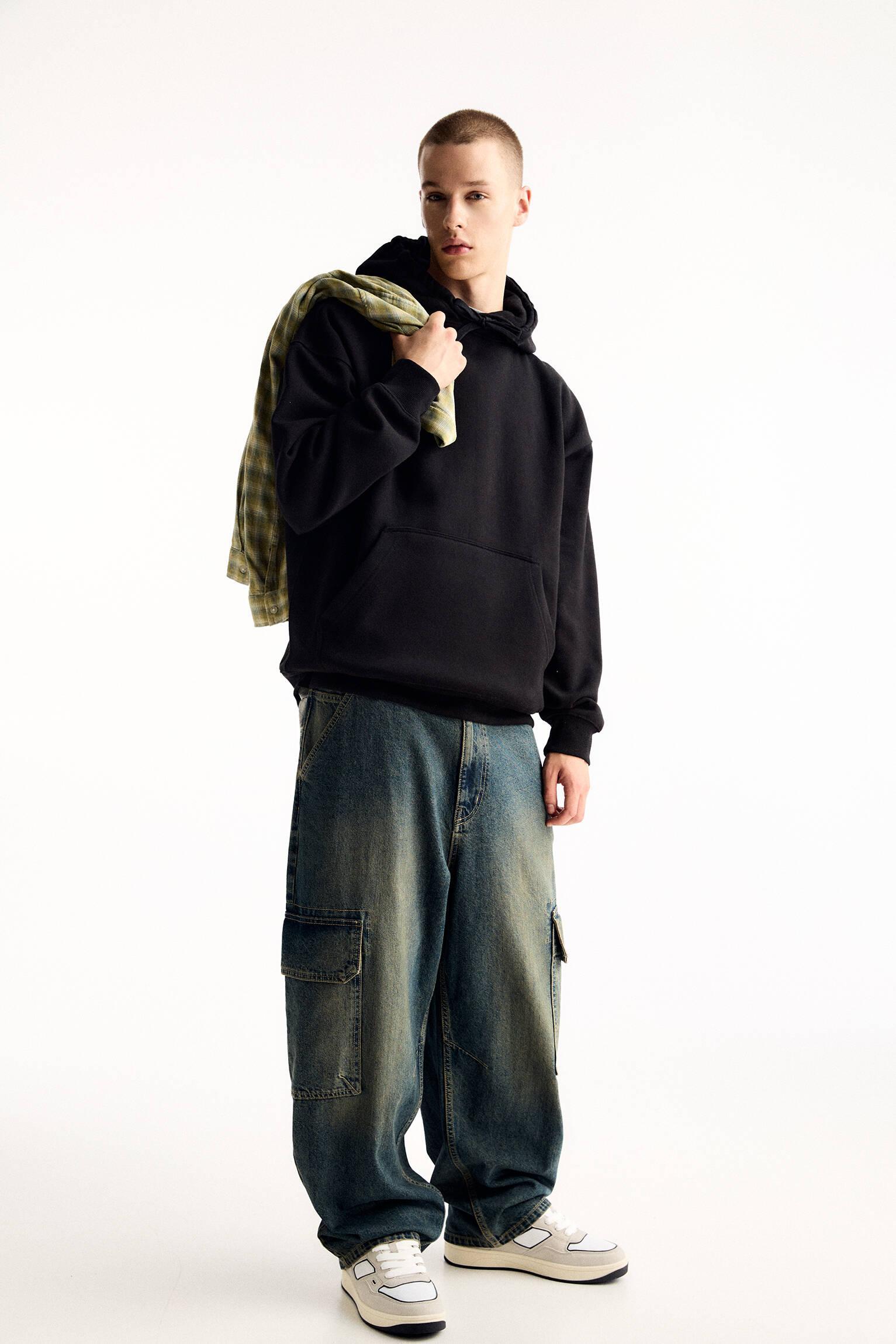 Basic hooded sweatshirt Product Image