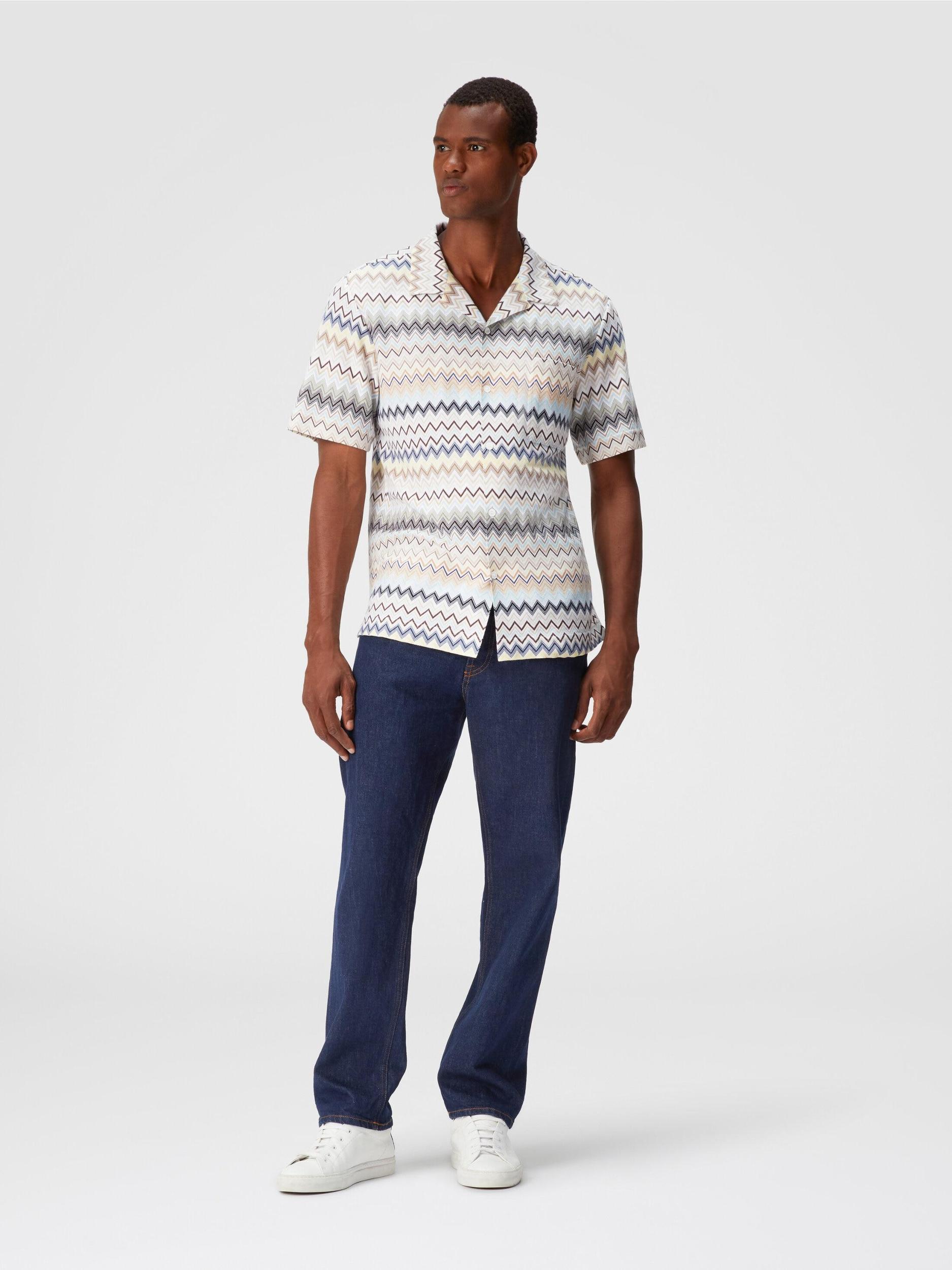 Bowling-cut shirt in zig zag cotton Product Image