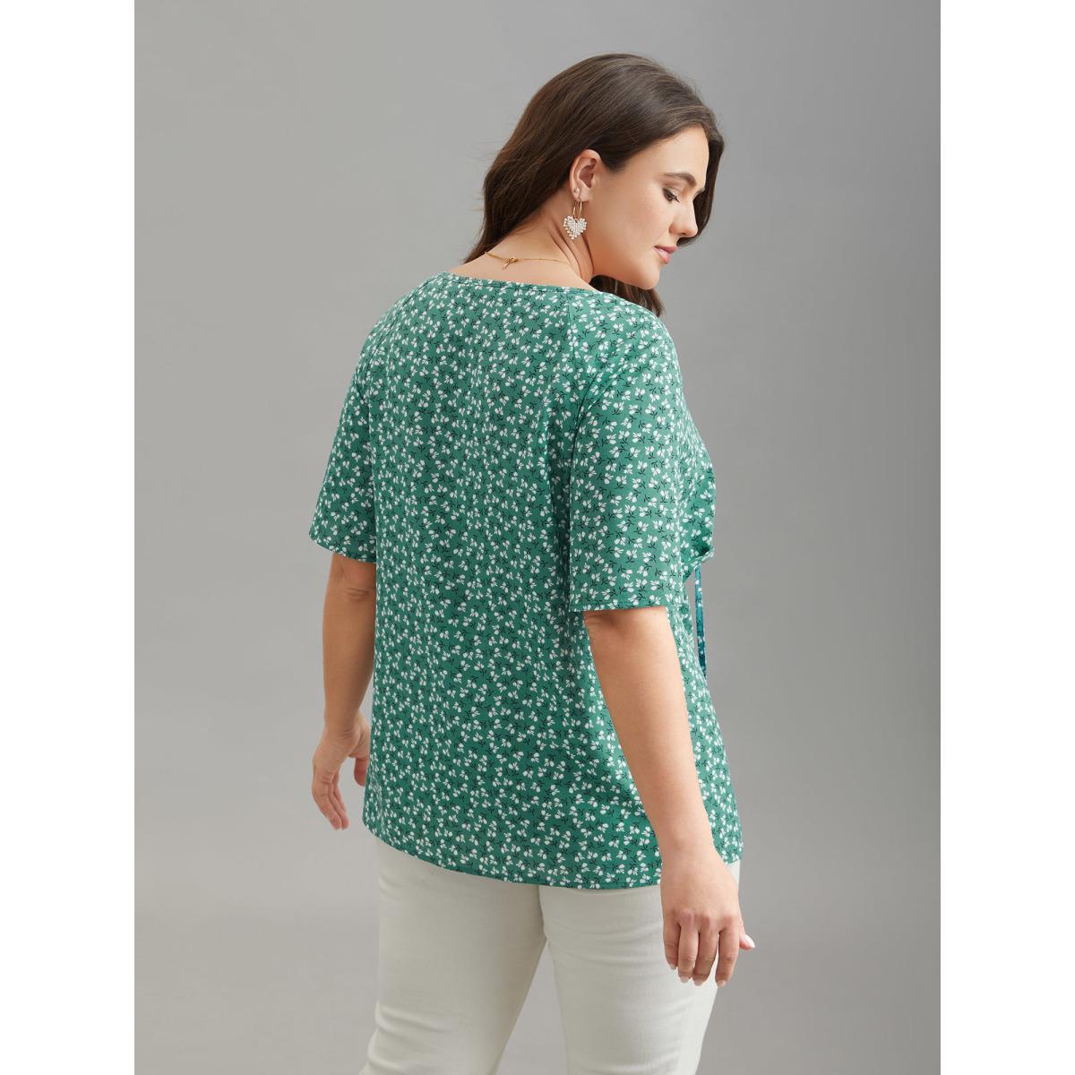 Plus Size Emerald Ditsy Floral Print Half Sleeve Shirt Women Elegant Short sleeve Ribbon-tied collar Everyday Blouses BloomChic 10/M Product Image