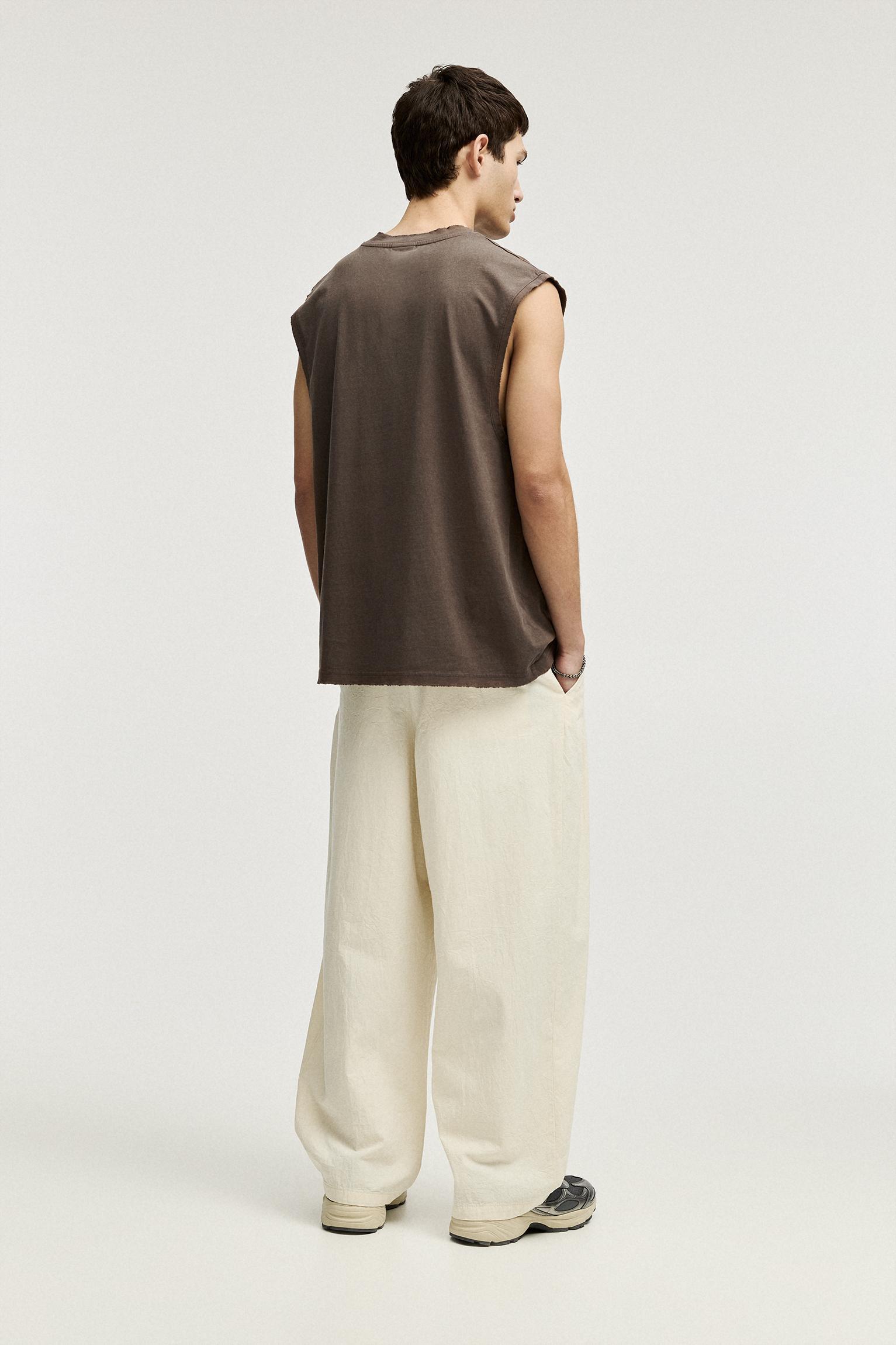 Washed sleeveless T-shirt Product Image
