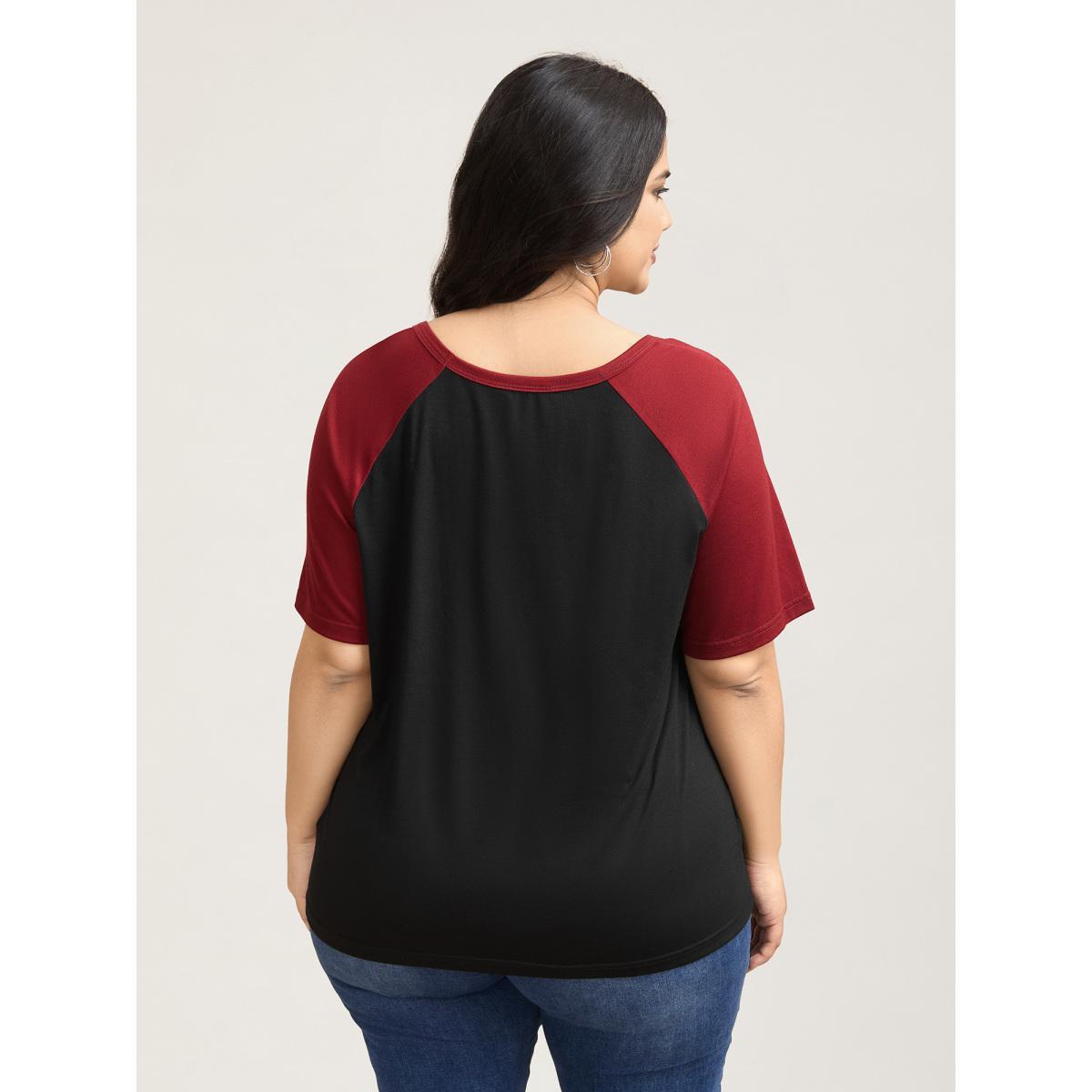 Plus Size Color Contrast Raglan Sleeve T-Shirt Black Women Casual Contrast Heart neckline Everyday T-shirts BloomChic 10/M Product Image