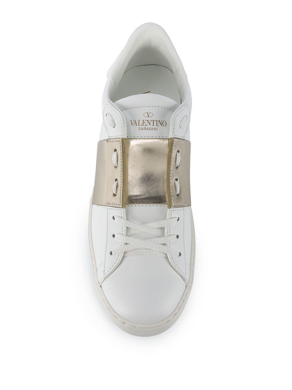 Open low-top leather sneakers Product Image