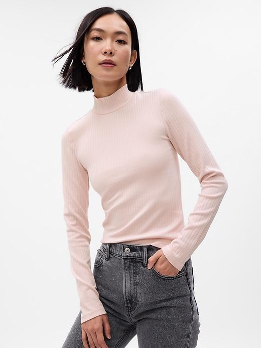 Modern Mockneck Cropped T-Shirt Product Image