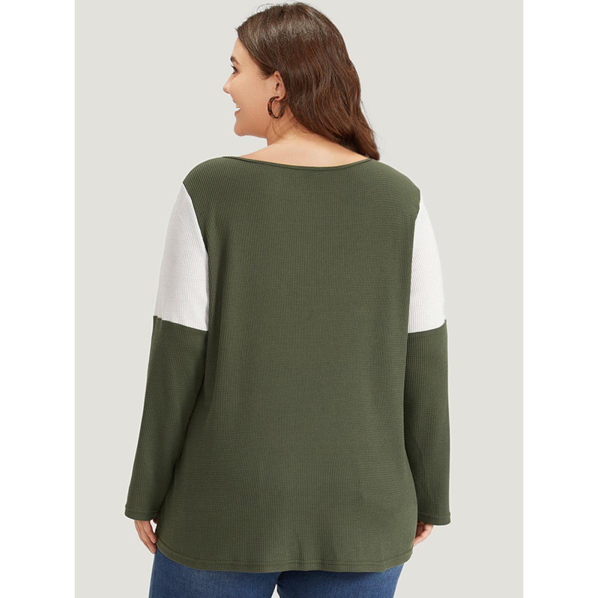 Plus Size Colorblock Contrast Button Detail Crew Neck T-shirt Gray Women Casual Contrast Plain Round Neck Dailywear T-shirts BloomChic 18-20/2X Product Image