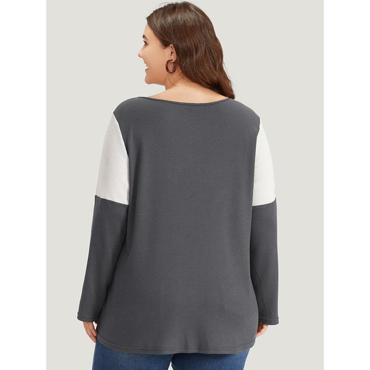 Plus Size Colorblock Contrast Button Detail Crew Neck T-shirt Gray Women Casual Contrast Plain Round Neck Dailywear T-shirts BloomChic 18-20/2X Product Image