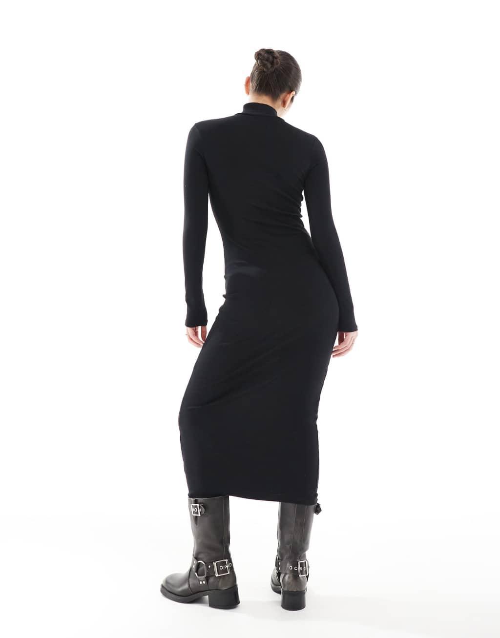Pull&Bear short sleeve midaxi dress in black Product Image