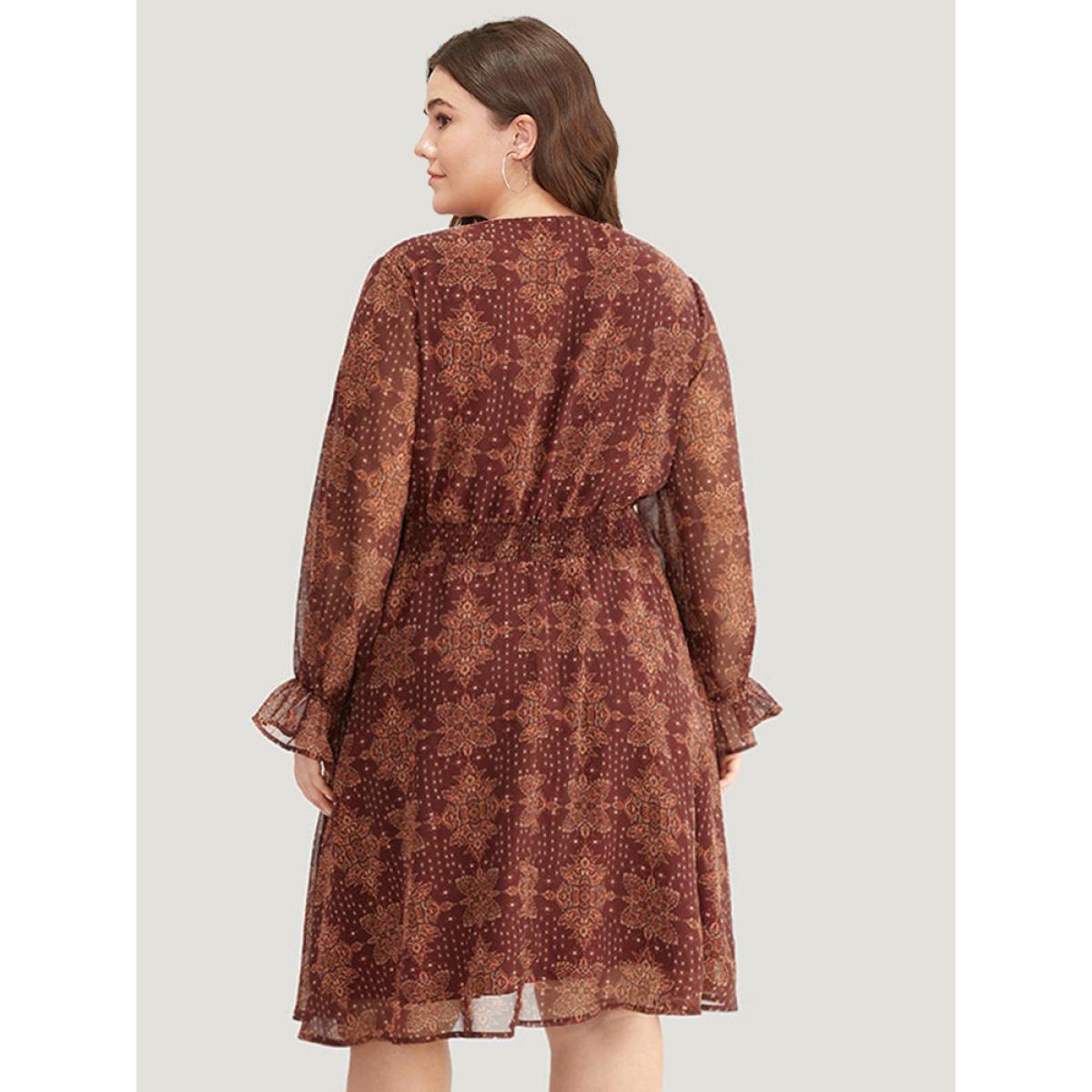 Plus Size Bandana Print Elastic Waist Flutter Trim Dress Scarlet Women Vacation Elastic cuffs V-neck Long Sleeve Curvy Midi Dress BloomChic 10/M Product Image