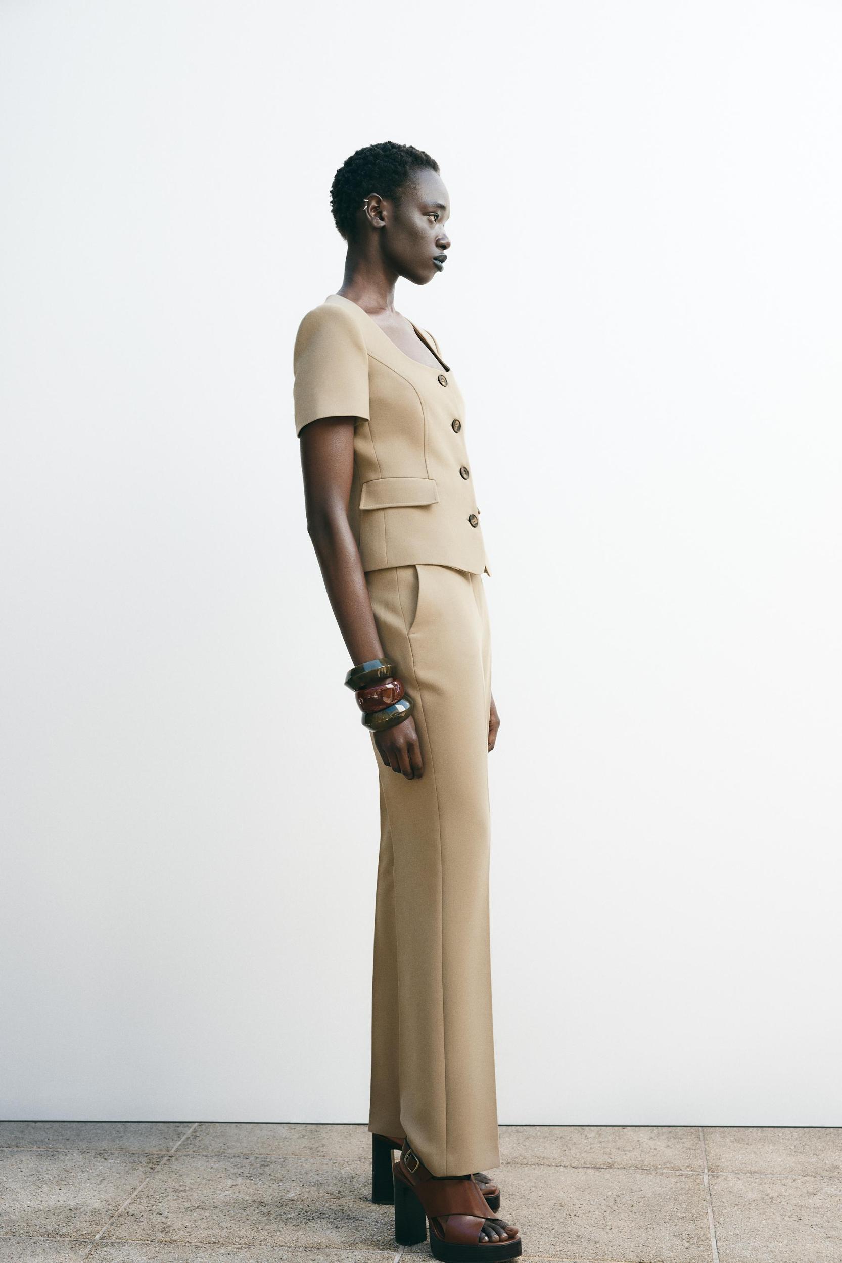 SHORT SLEEVE BLAZER WITH SHOULDER PADS Product Image