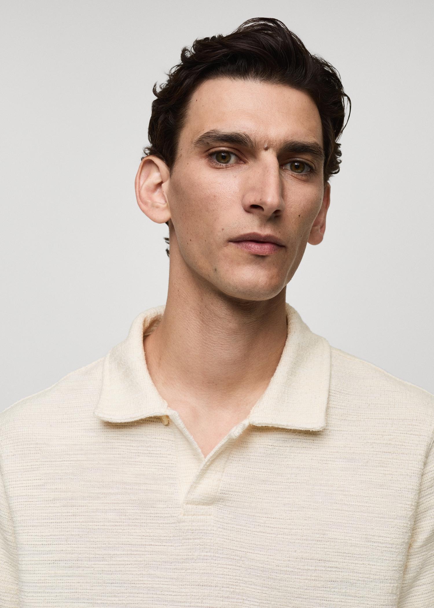 Regular-fit textured knitted polo shirt - Men | MANGO USA Product Image