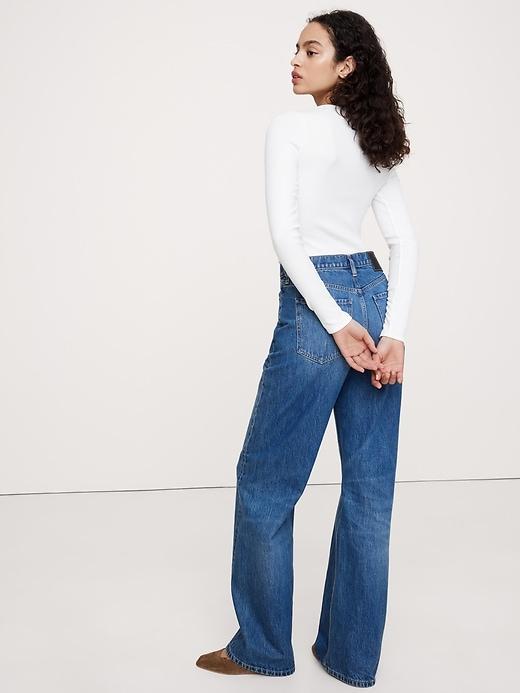Ribbed Long-Sleeve Crew-Neck T-Shirt Product Image