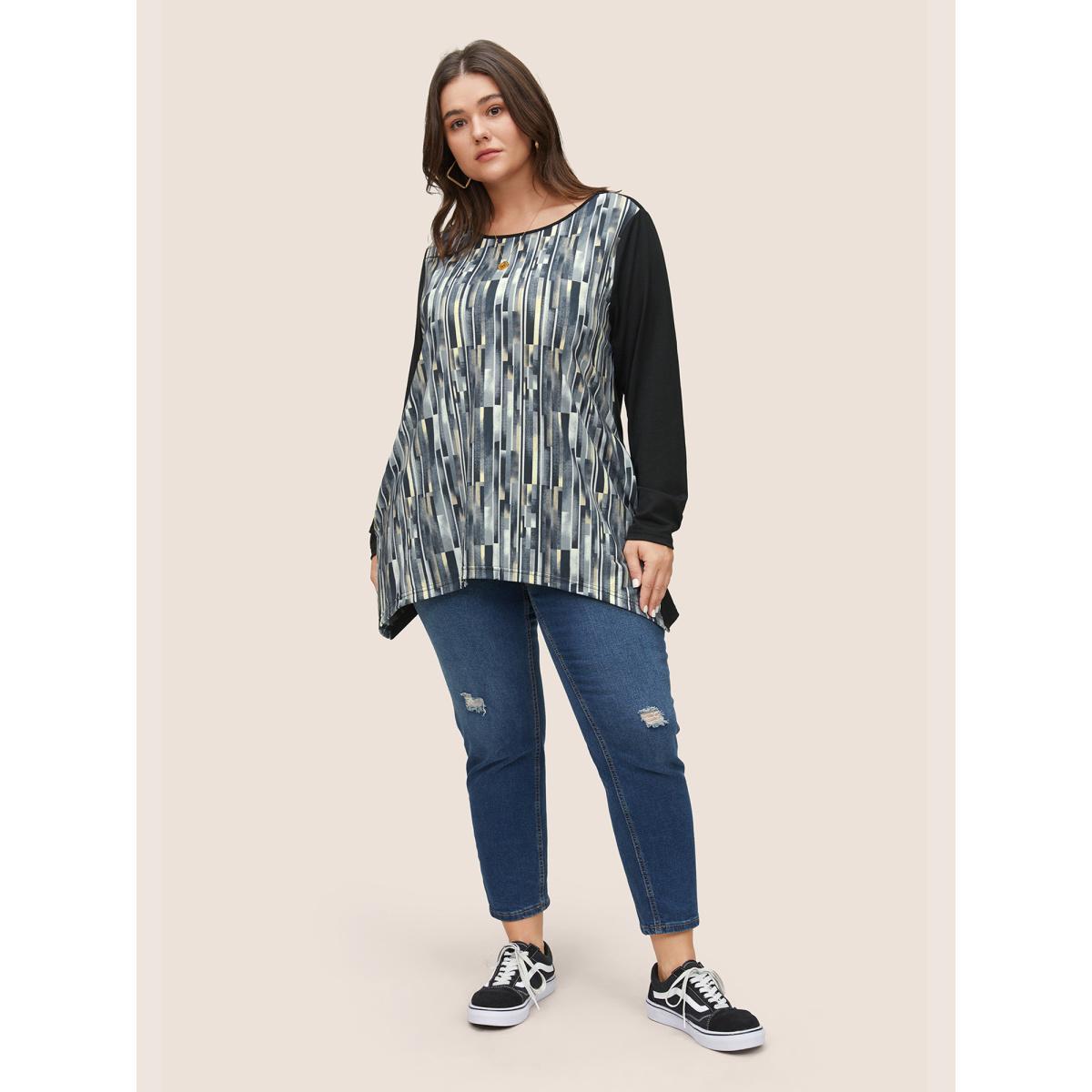 Plus Size Colorblock Contrast Pocket Arc Hem T-shirt Black Women Casual Non Colorblock Round Neck Everyday T-shirts BloomChic 28/5X Product Image
