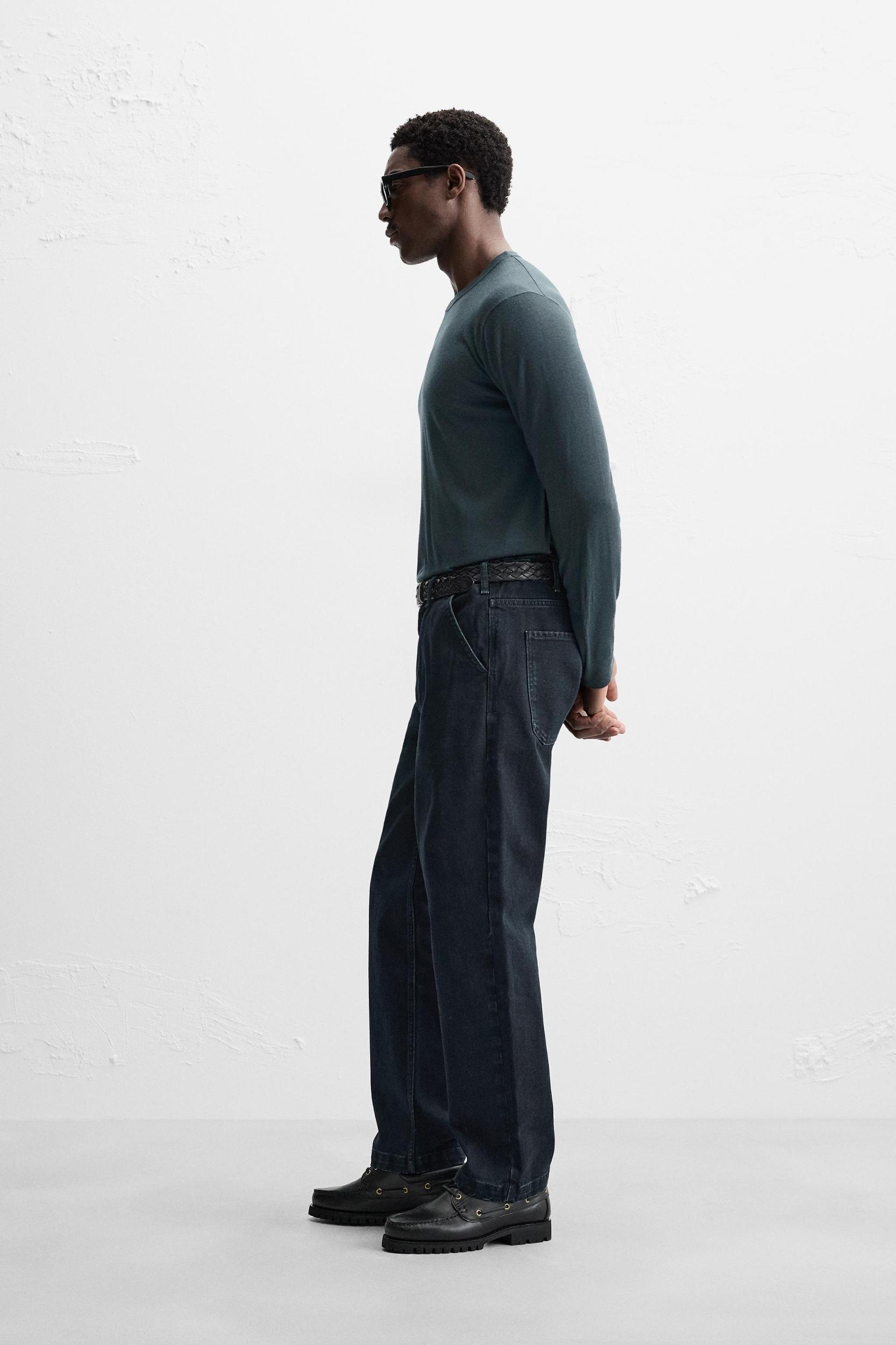 LIGHTWEIGHT 100% WOOL SWEATER Product Image