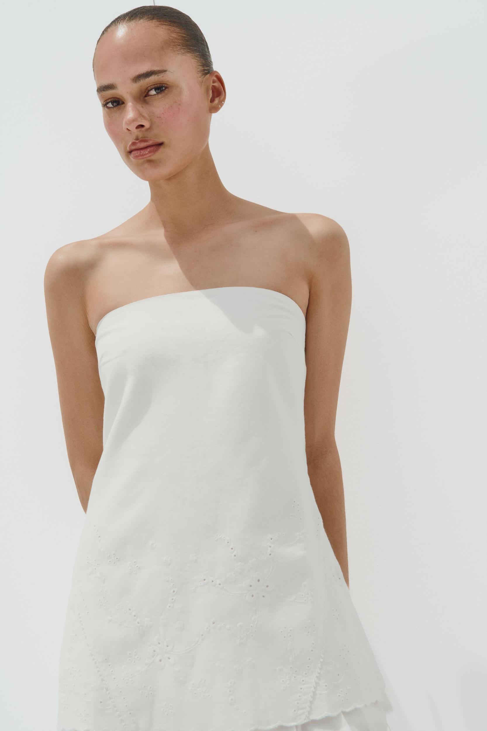 EMBROIDERED STRAPLESS TOP Product Image