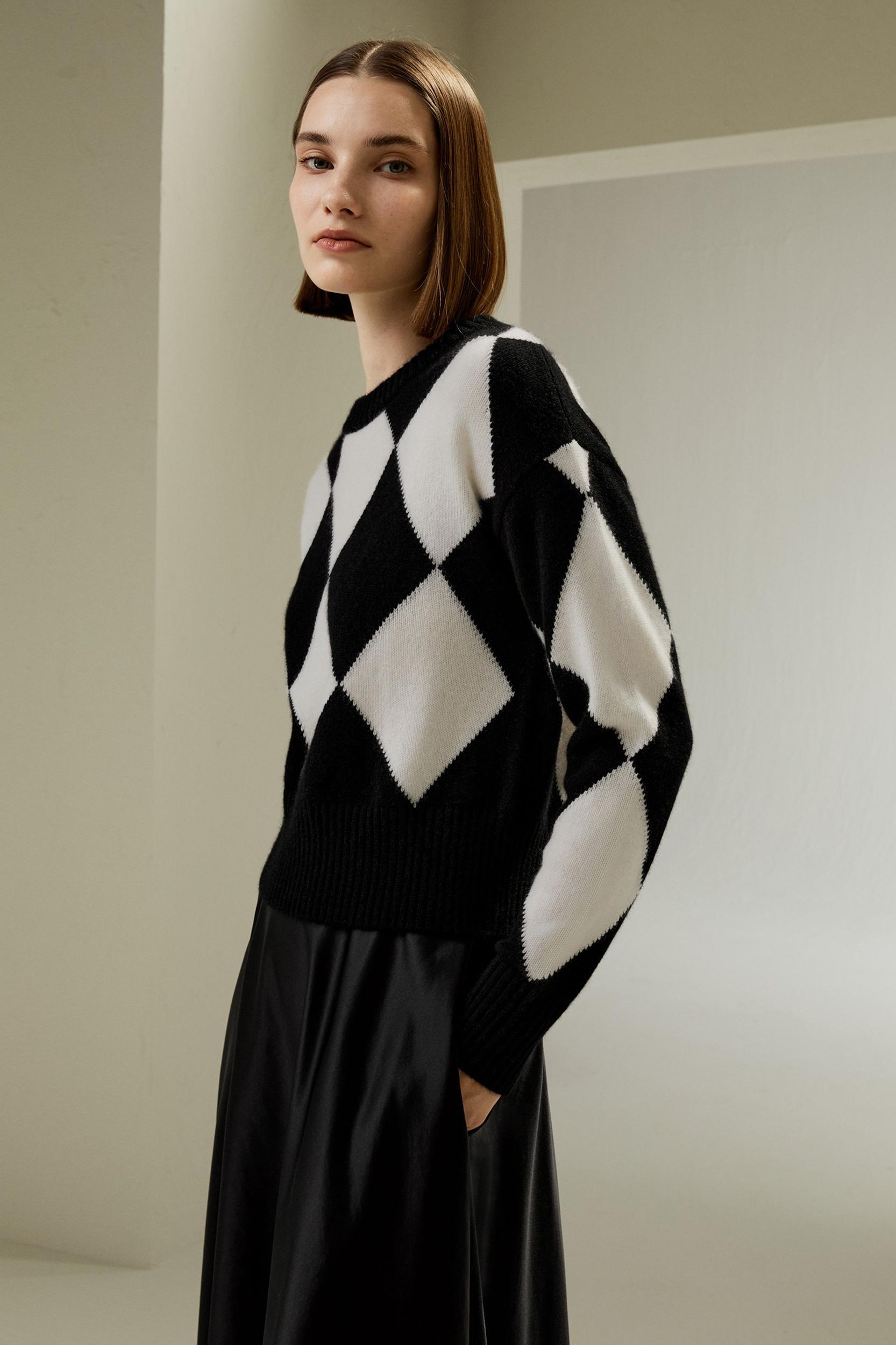 Round Neck Diamond Pattern Cashmere Sweater Product Image
