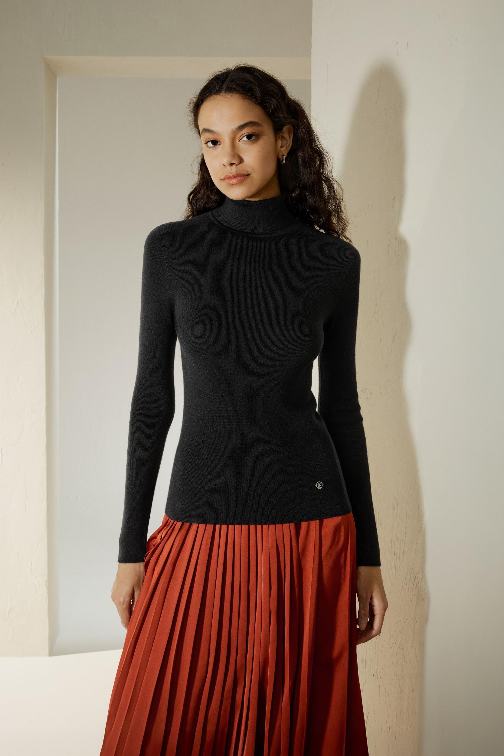 Seamless Silk-Cashmere Blend Turtleneck Sweater Product Image