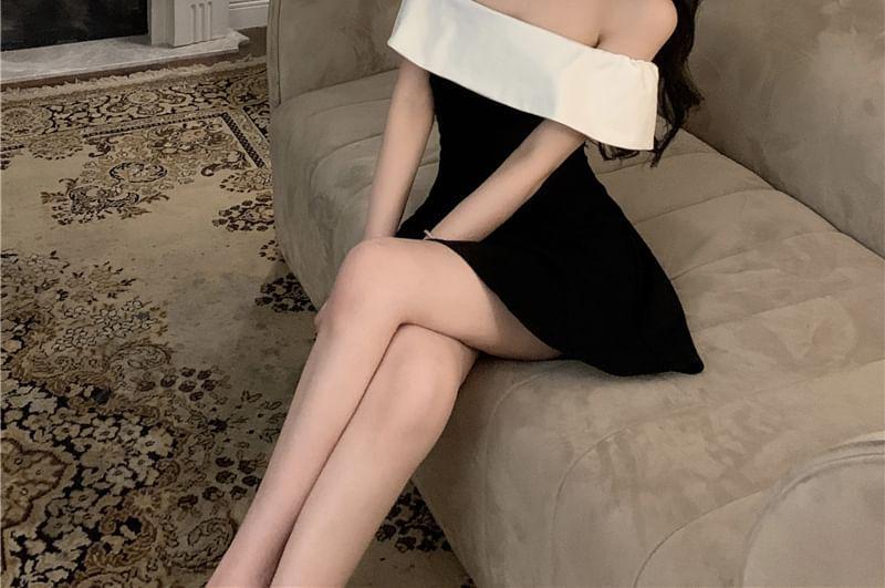Off-Shoulder Two-Tone Ruffled Mini A-Line Dress Product Image