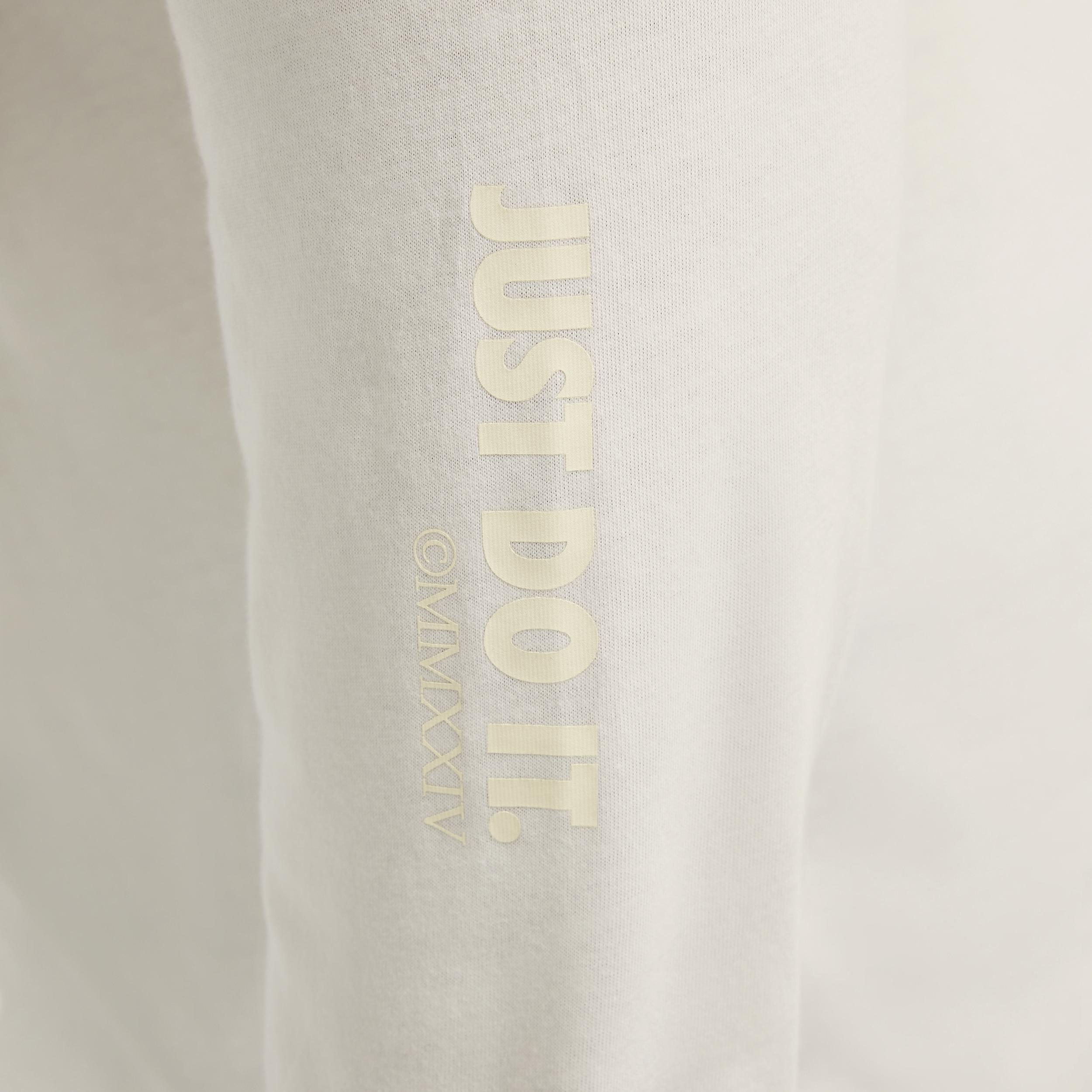 Men's Nike Sportswear Club Long-Sleeve T-Shirt Product Image