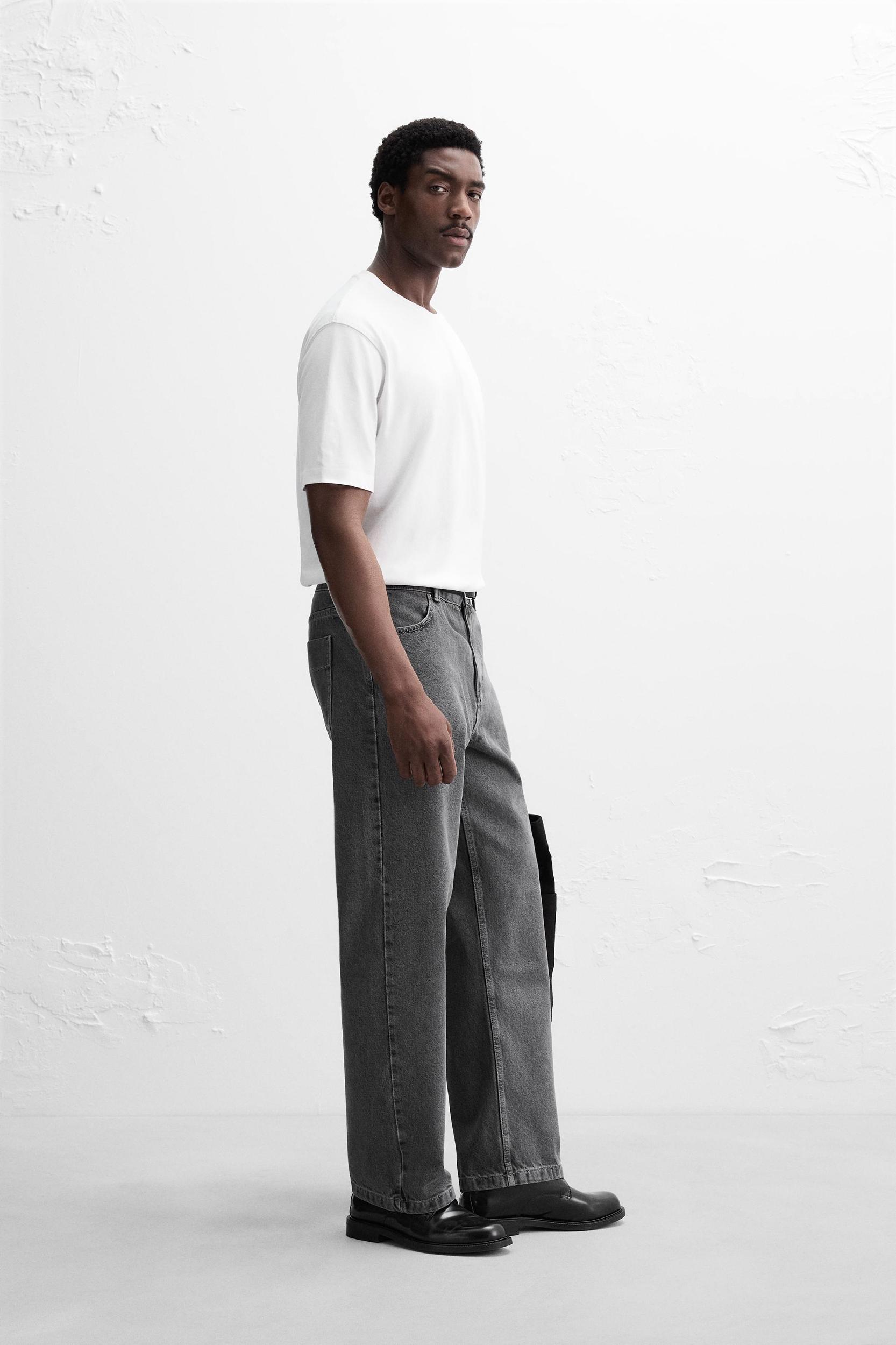 STRAIGHT FIT RELAXED JEANS Product Image