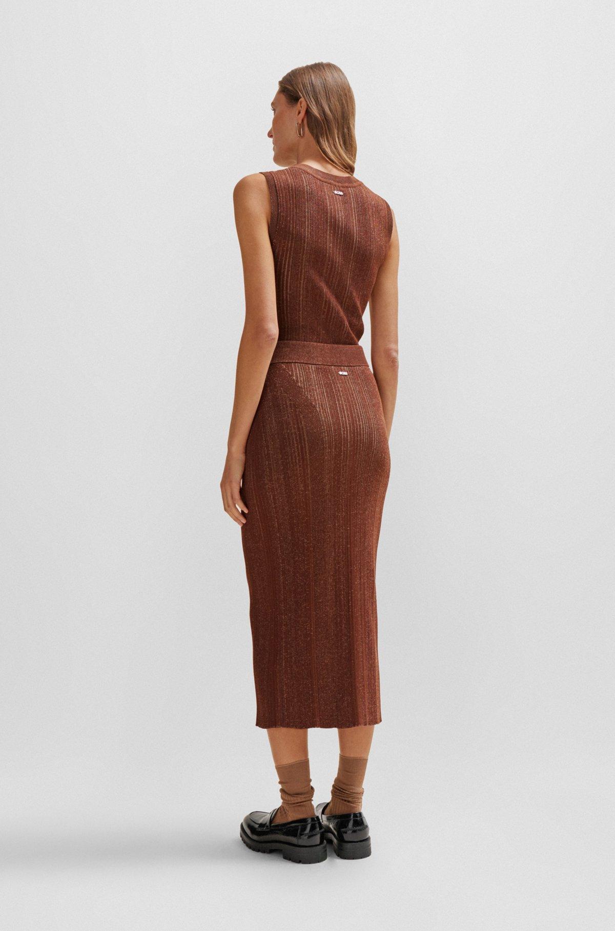 Knitted pencil skirt with ribbed structure Product Image
