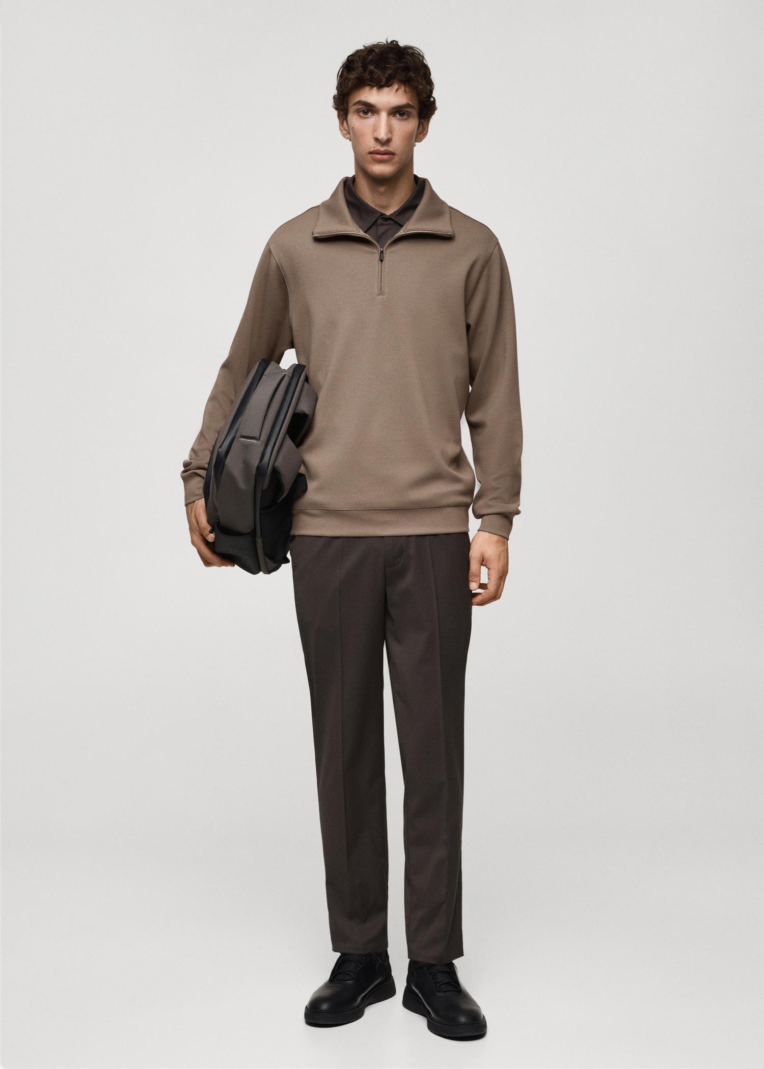 Sweatshirt with anti-odour technology and zip - Men | MANGO USA Product Image