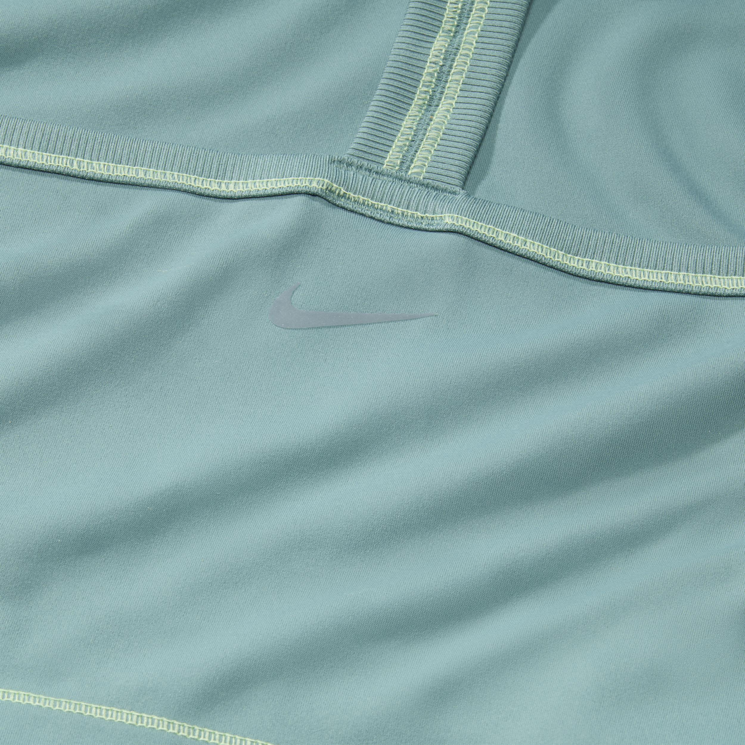 Nike One Fitted Women's Dri-FIT Cropped Tank Top Product Image