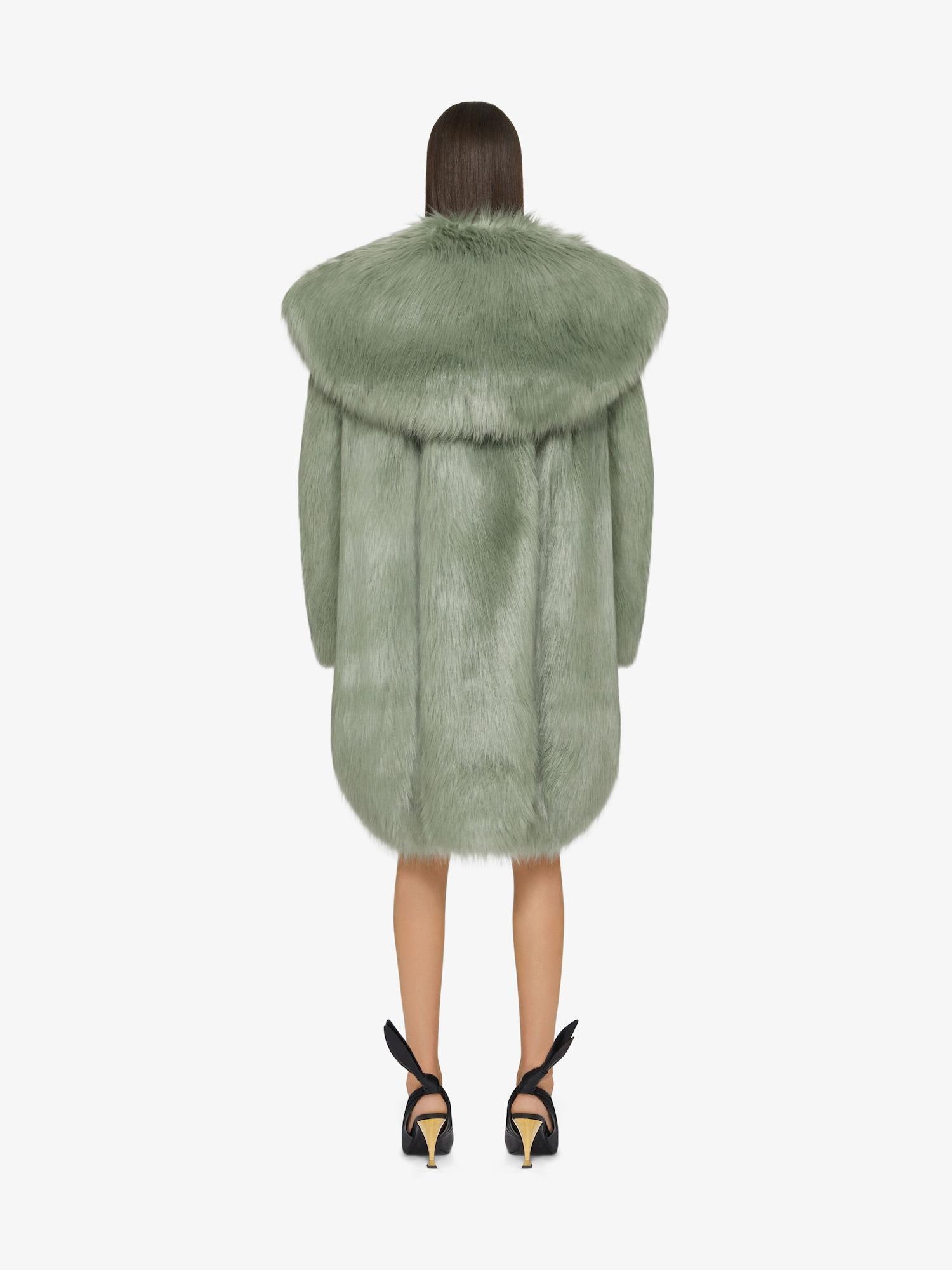 Oversized coat in faux fur Product Image